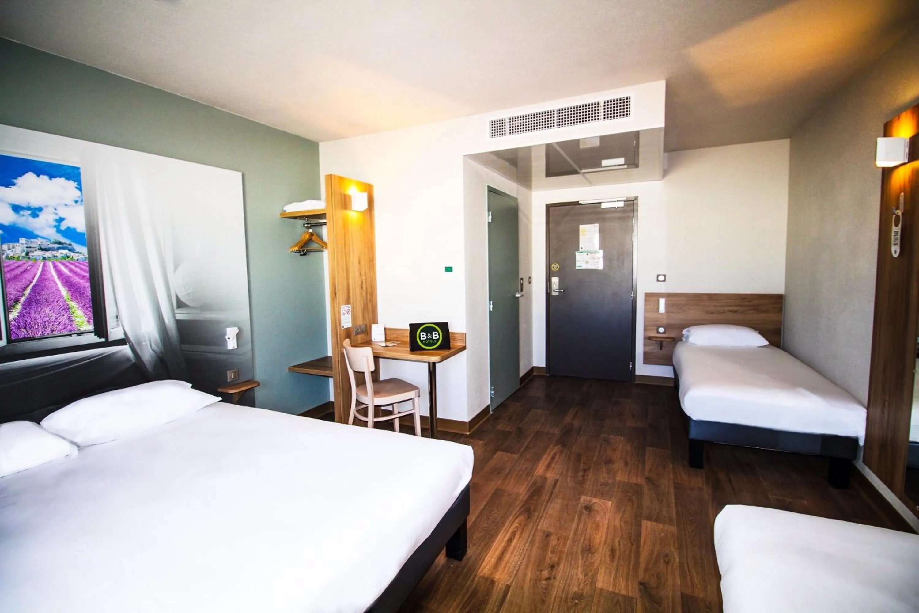 Photo of the whole room, Bed in B&B HOTEL Montélimar Sud