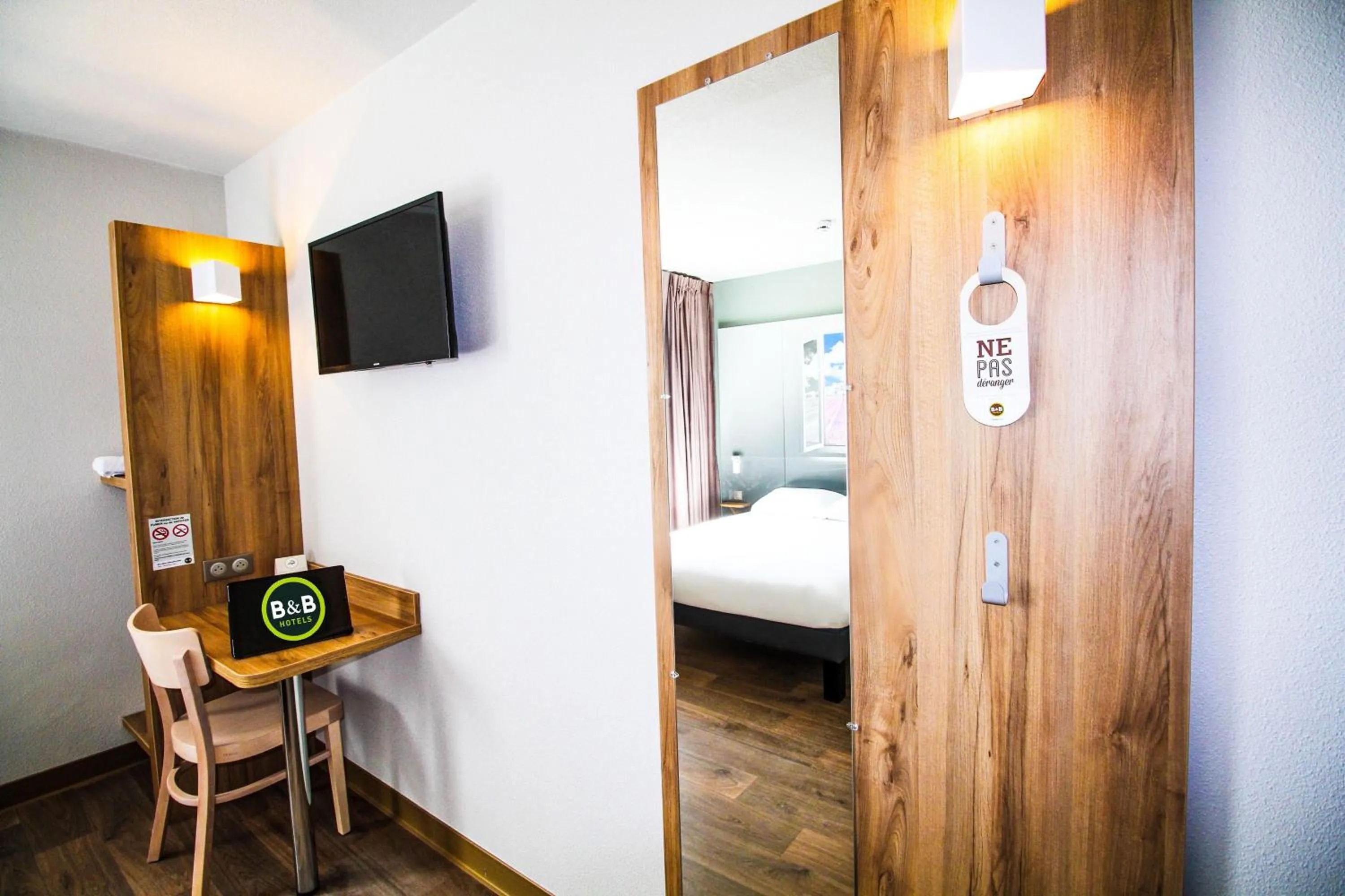 TV and multimedia, Bed in B&B HOTEL Montélimar Sud