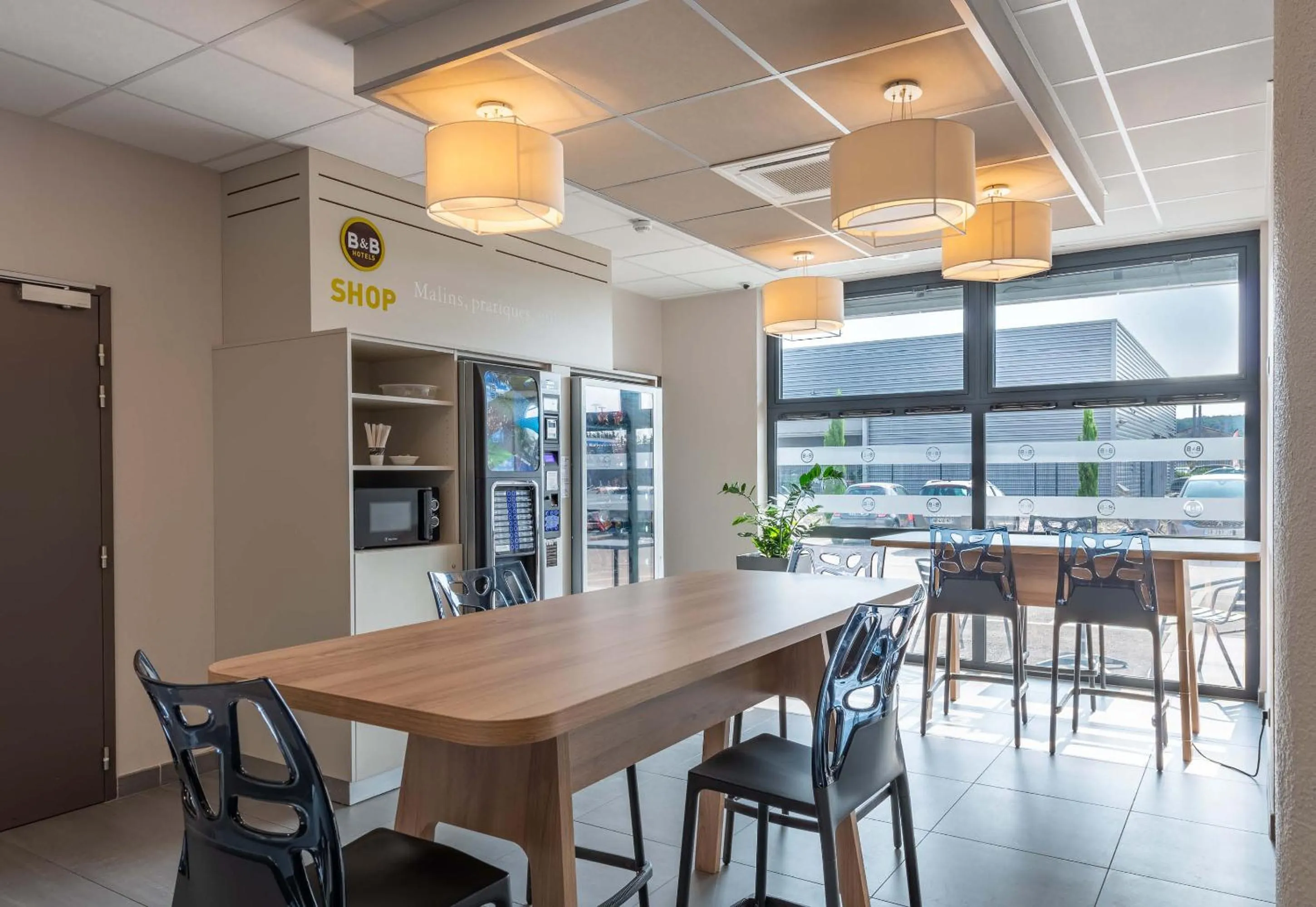 Dining area in B&B HOTEL Montélimar Sud
