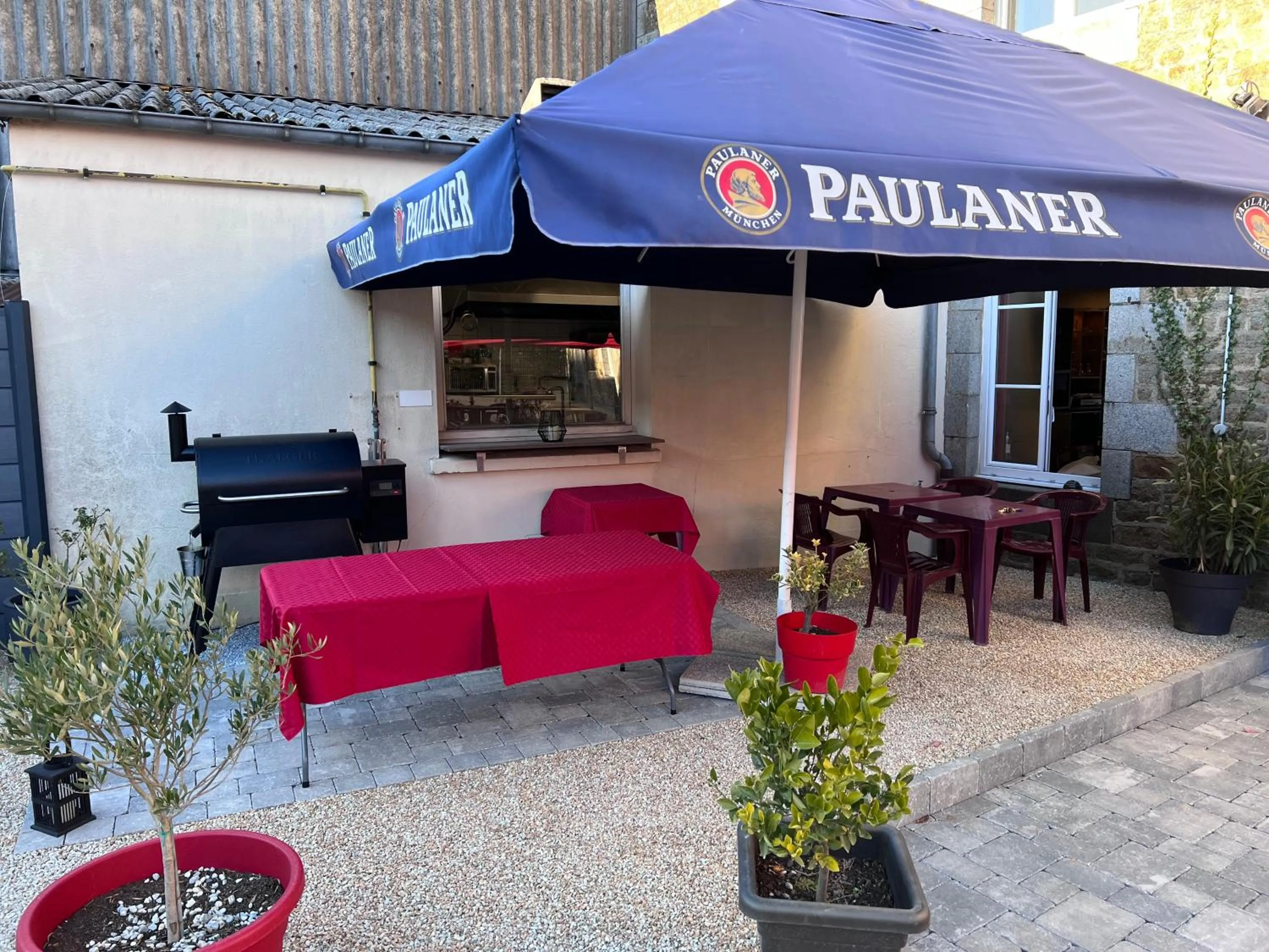 BBQ facilities in Au Père Tranquille