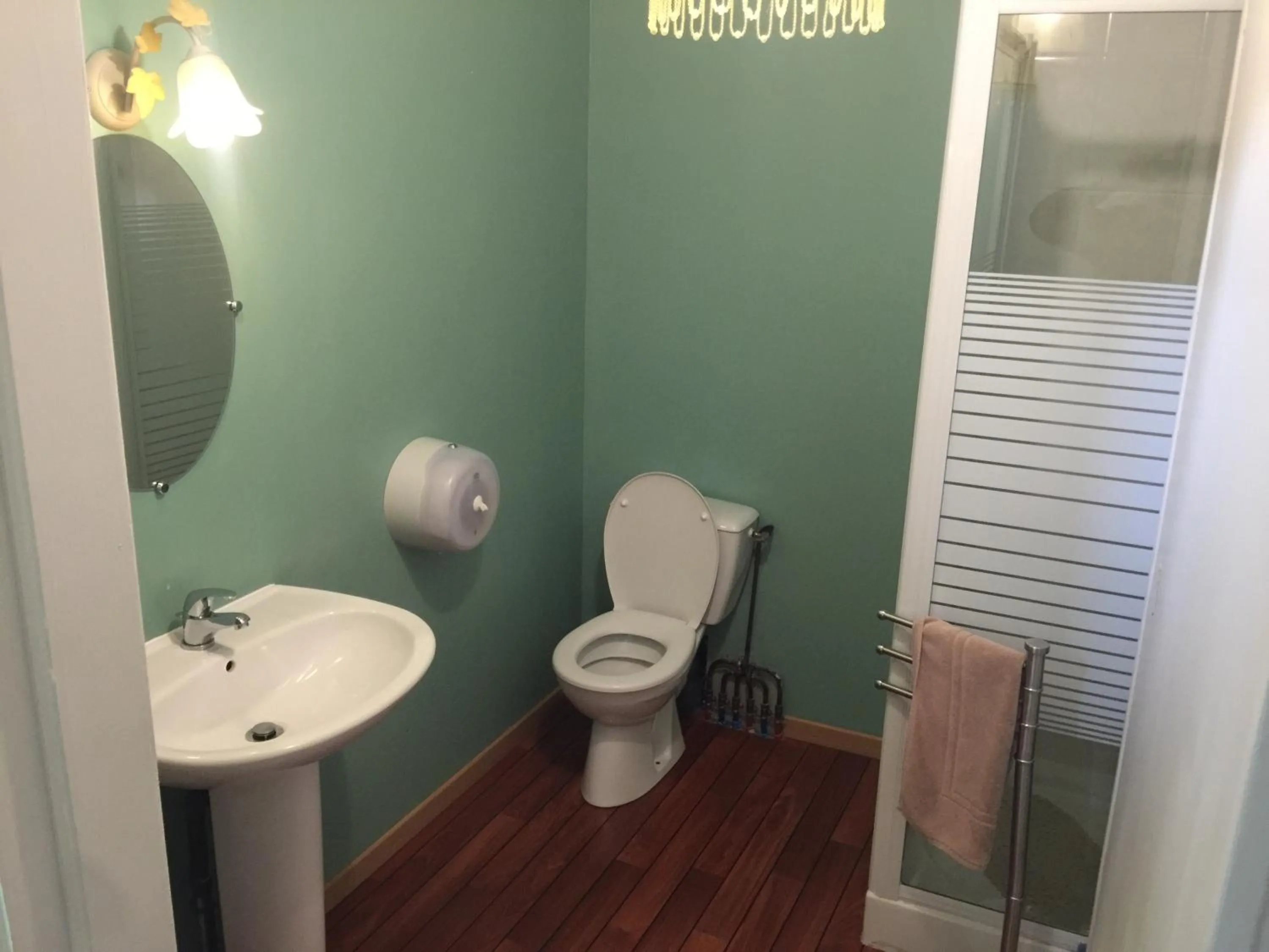 Shower in Au Père Tranquille