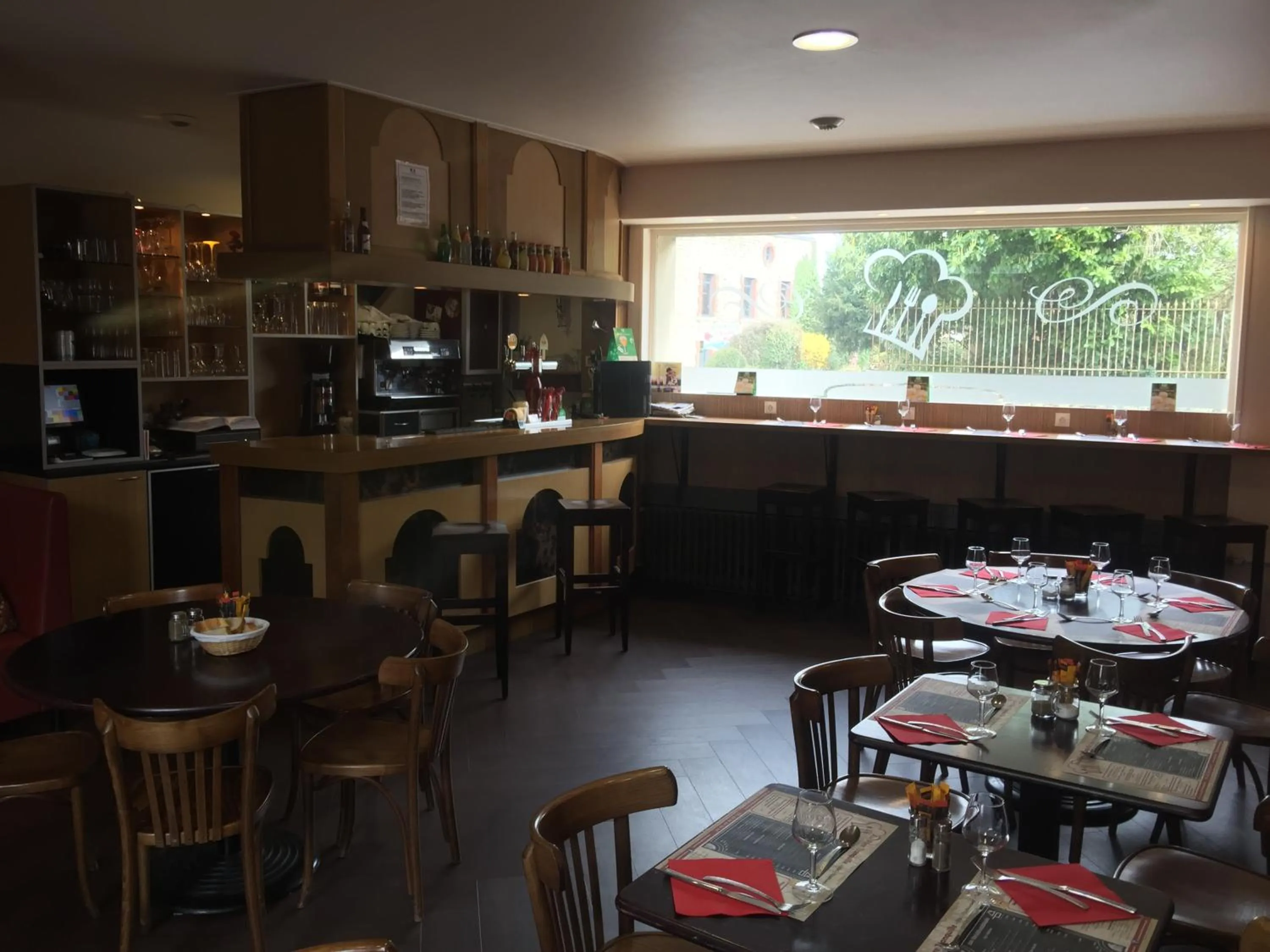 Restaurant/places to eat in Au Père Tranquille