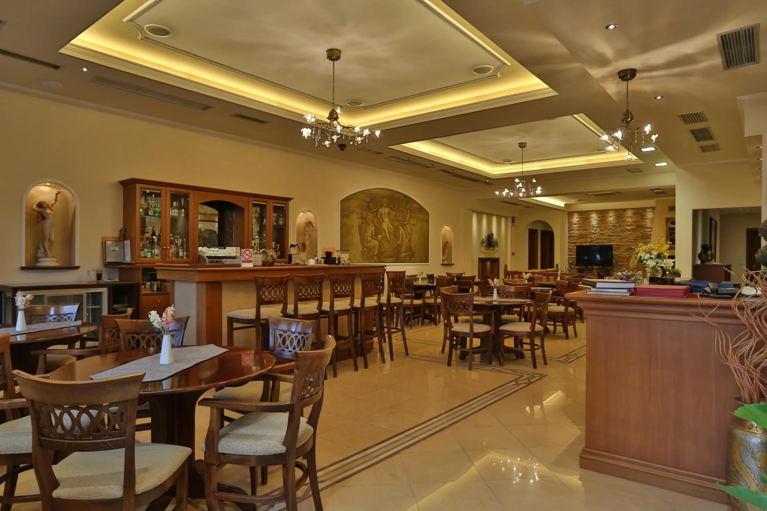 Communal lounge/ TV room in Xenios Dias Boutique Hotel