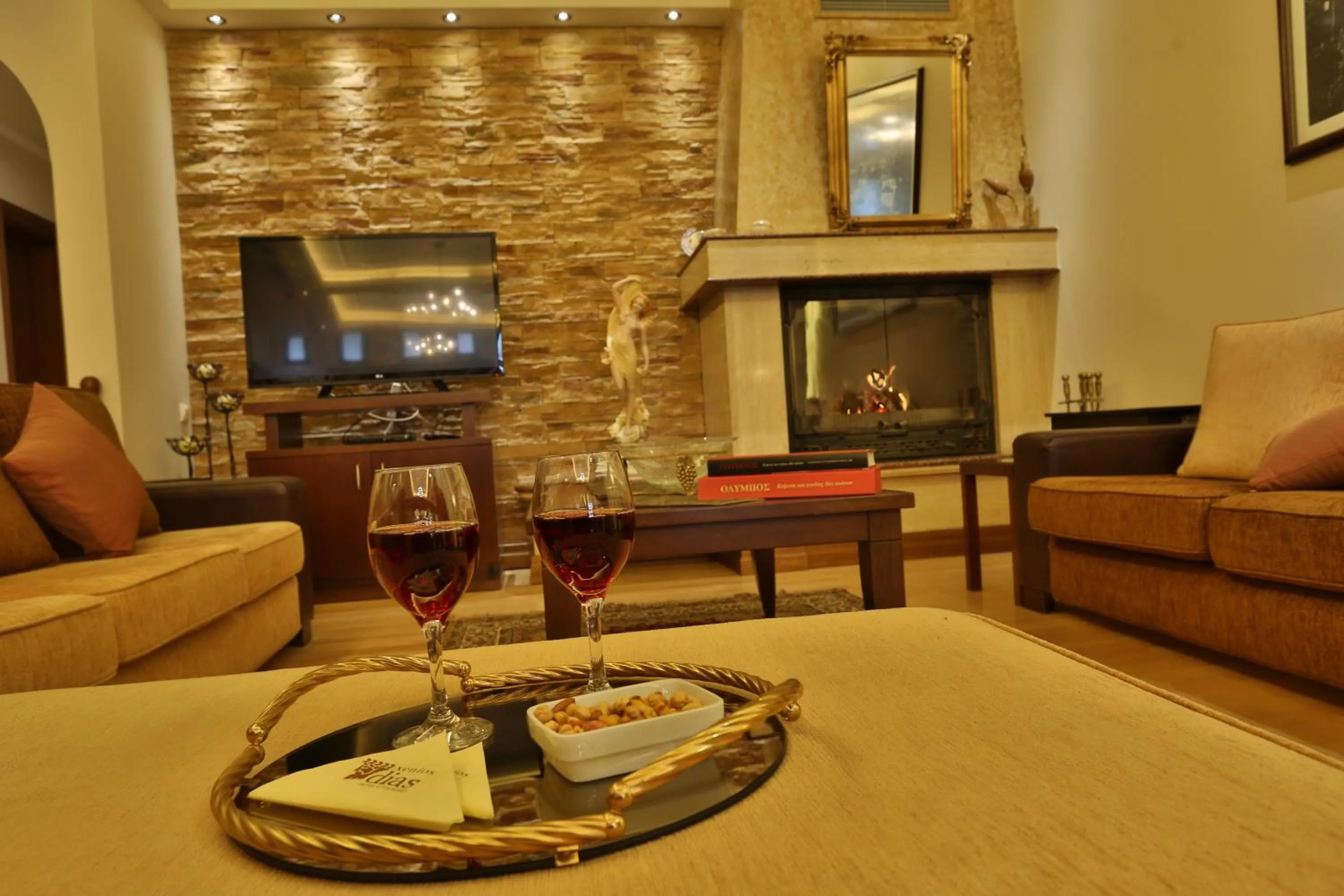 Communal lounge/ TV room in Xenios Dias Boutique Hotel