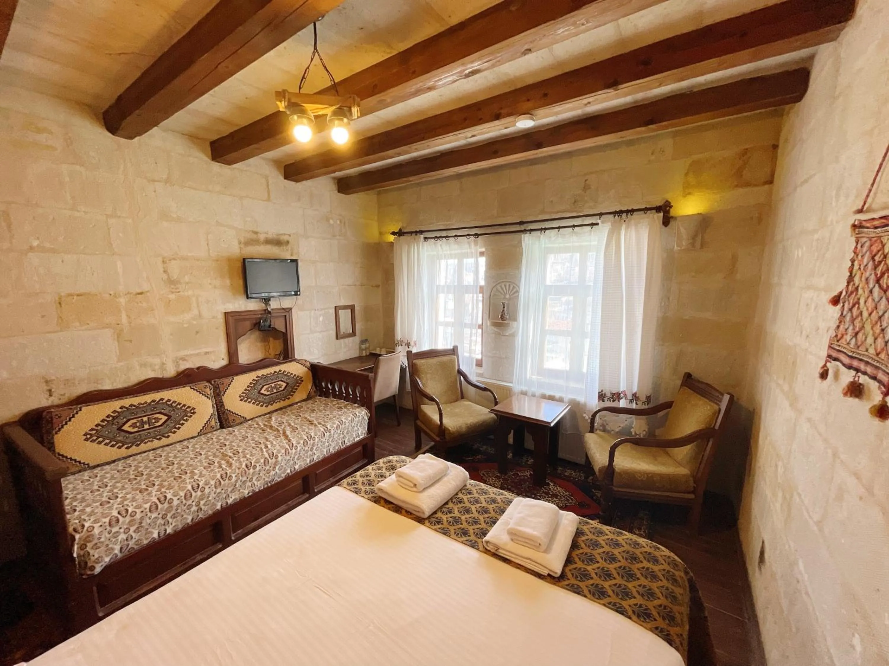 Seating area, Bed in Gedik Cave Hotel