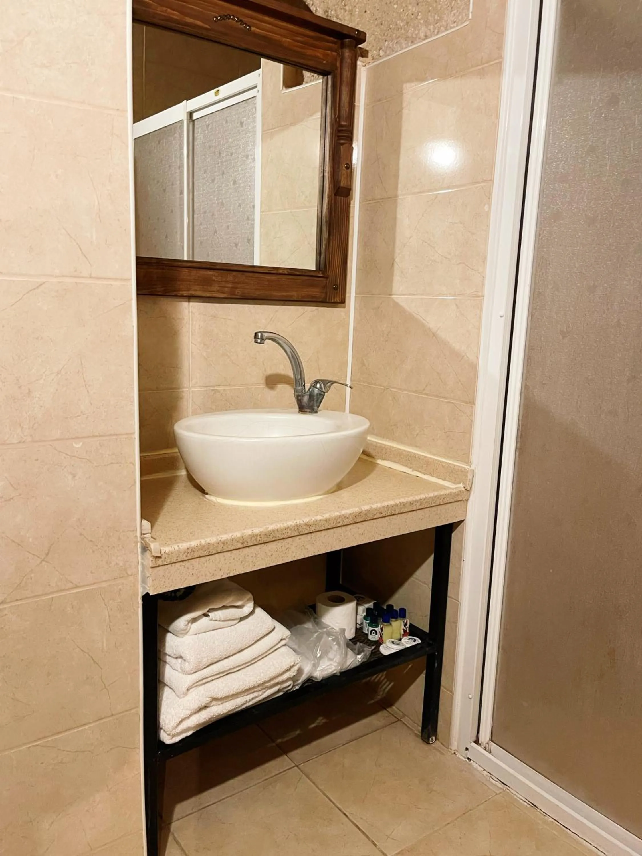 Bathroom in Gedik Cave Hotel