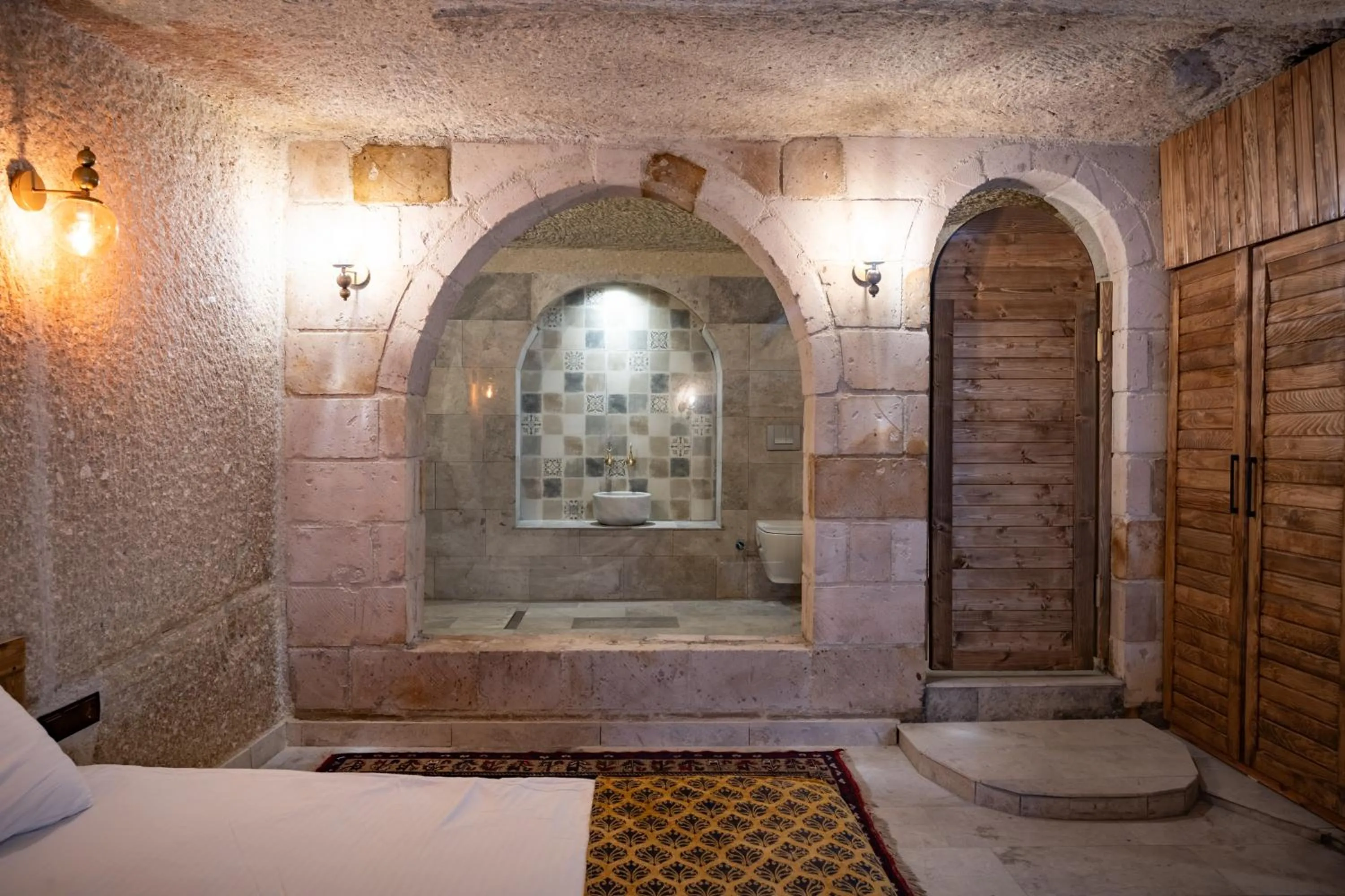 Shower in Gedik Cave Hotel