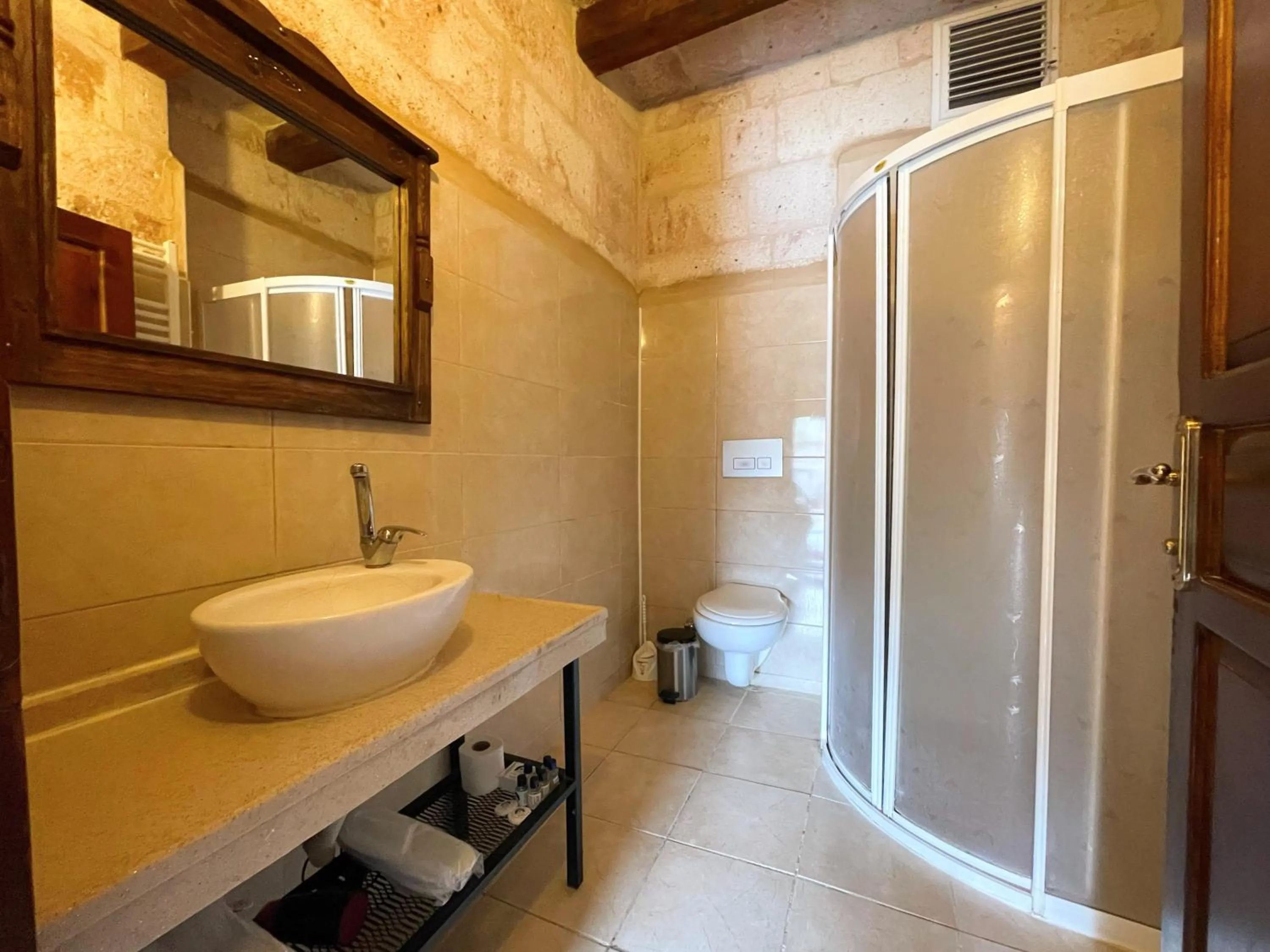 Shower in Gedik Cave Hotel