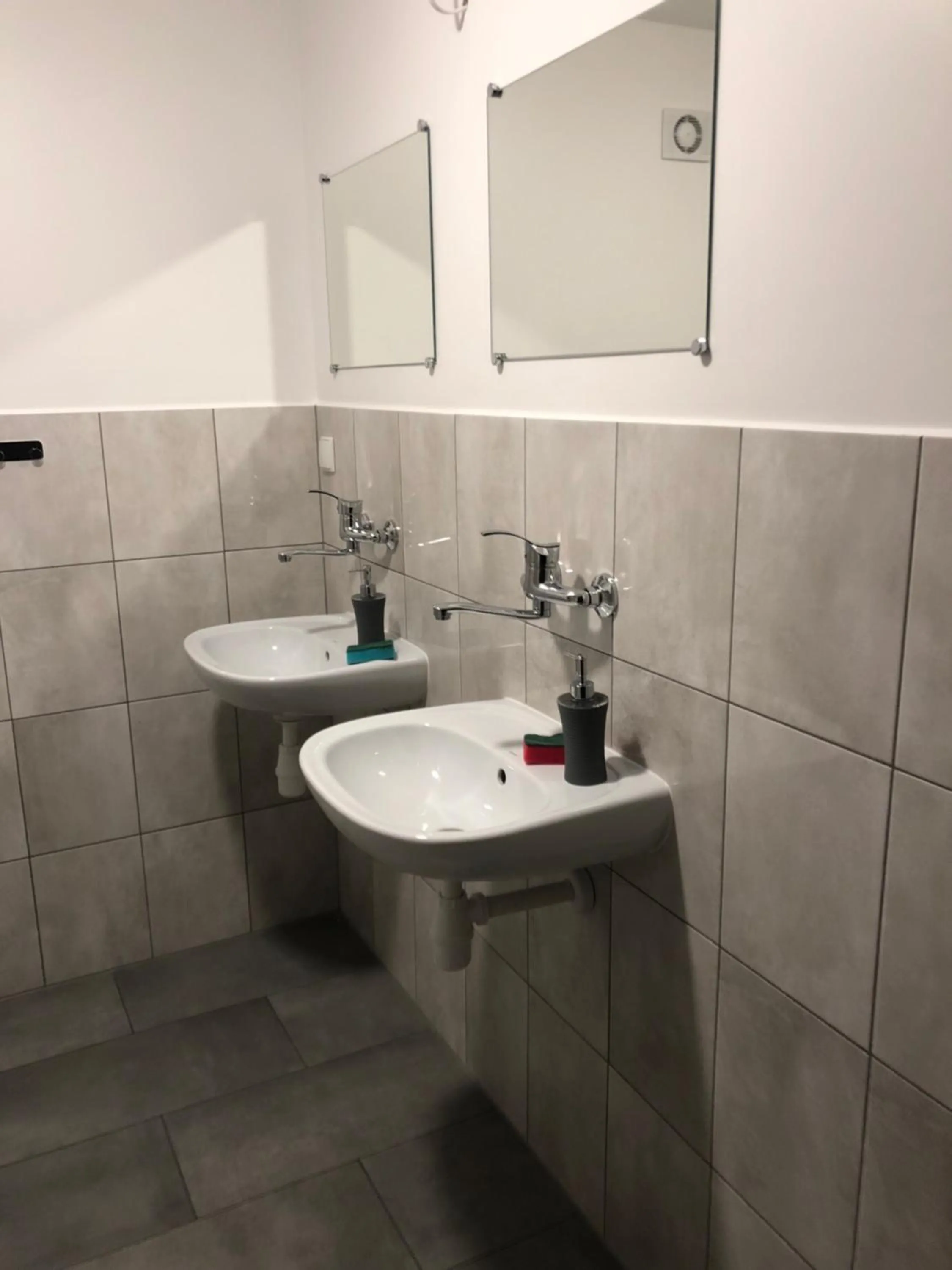 HGS Home Noclegi Pracownicze Parking , Łazienki