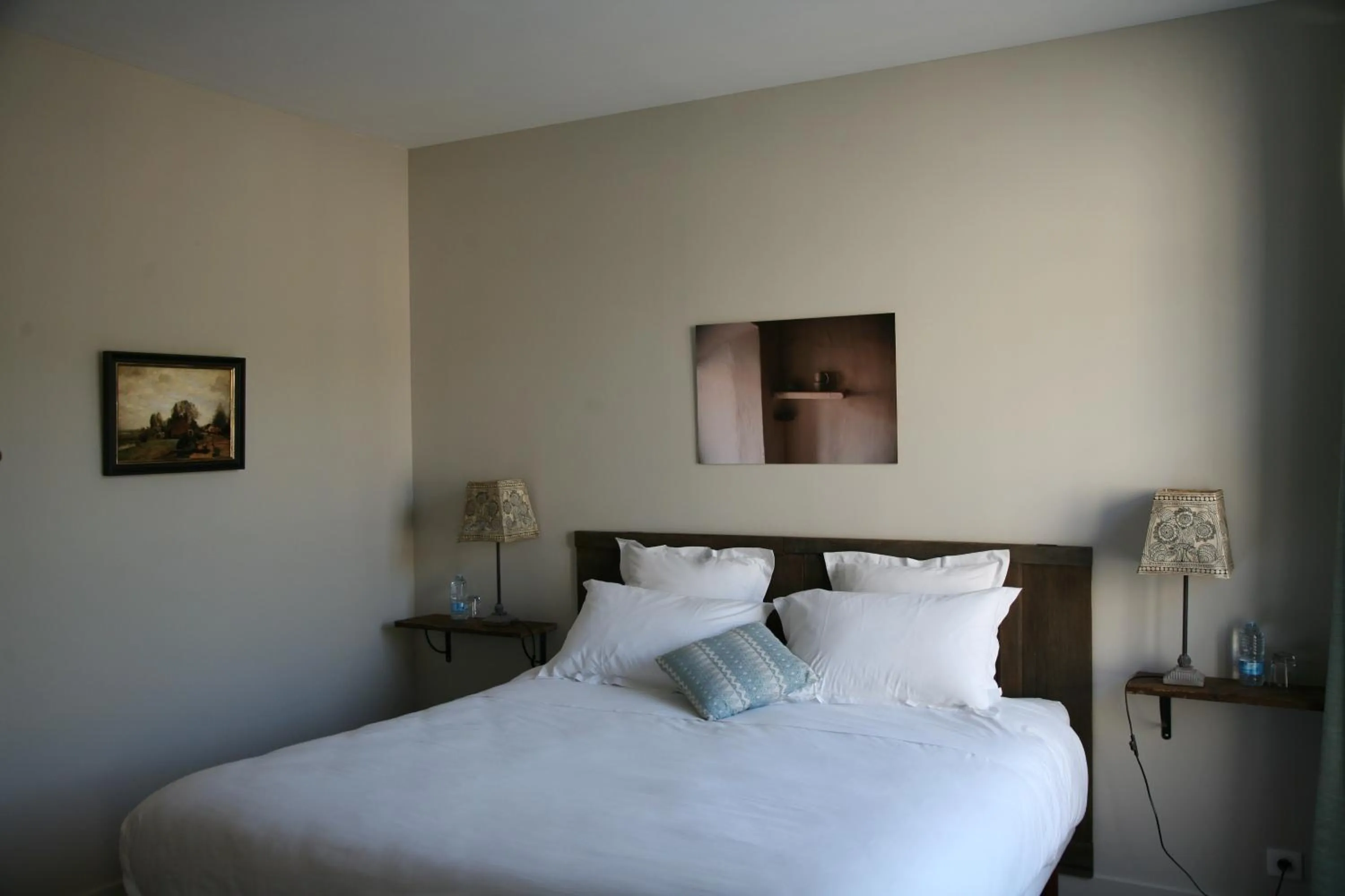 Photo of the whole room, Bed in Chez Jules et Léonie