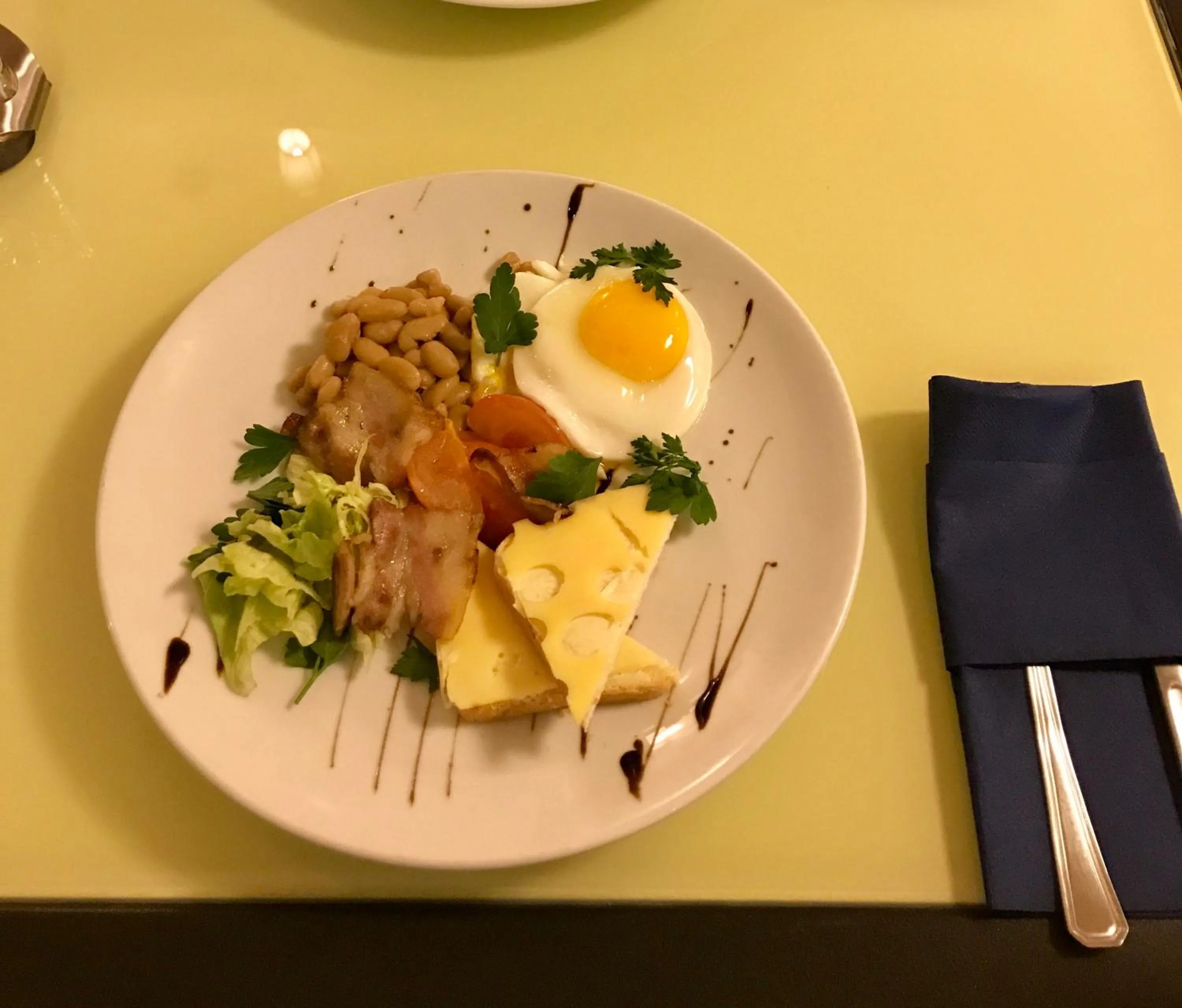 English/Irish breakfast in Non-stop hotel
