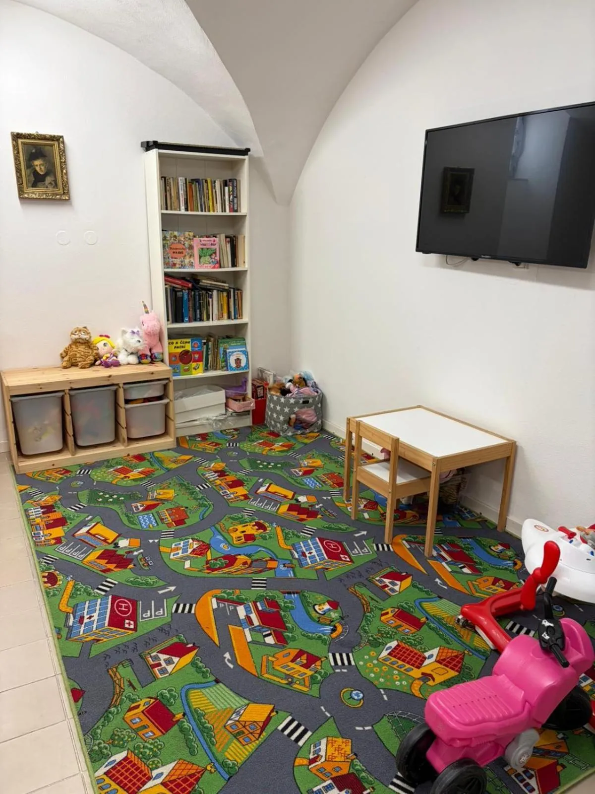 Communal lounge/ TV room in Koleje Zámeček