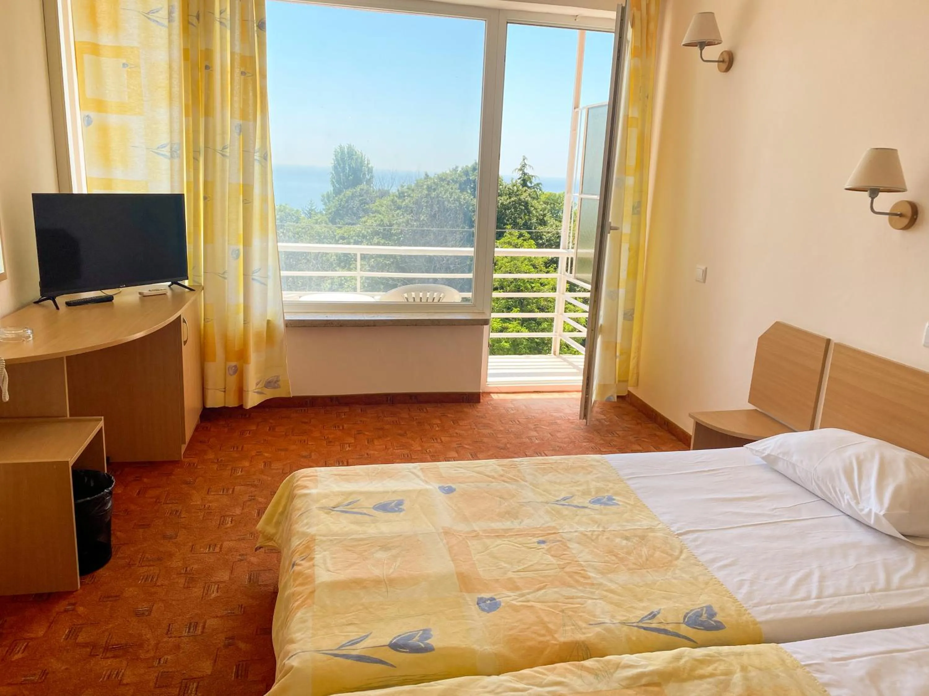 Bed in Vezhen Hotel - Free Parking