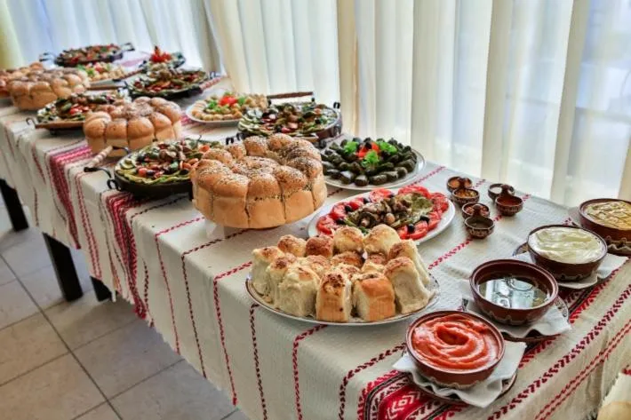 Restaurant/places to eat in Vezhen Hotel - Free Parking