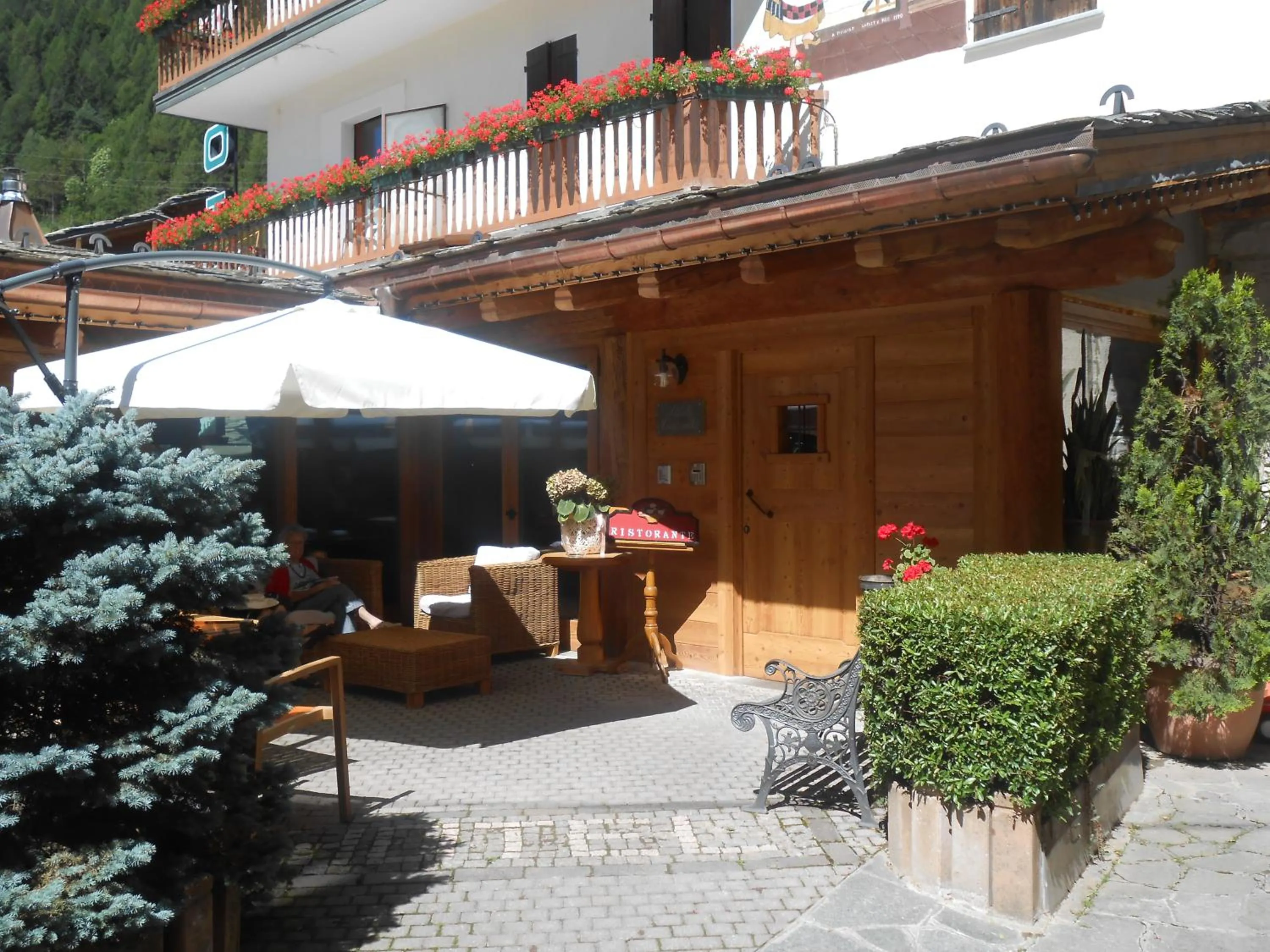 Facade/entrance in Albergo Nazionale