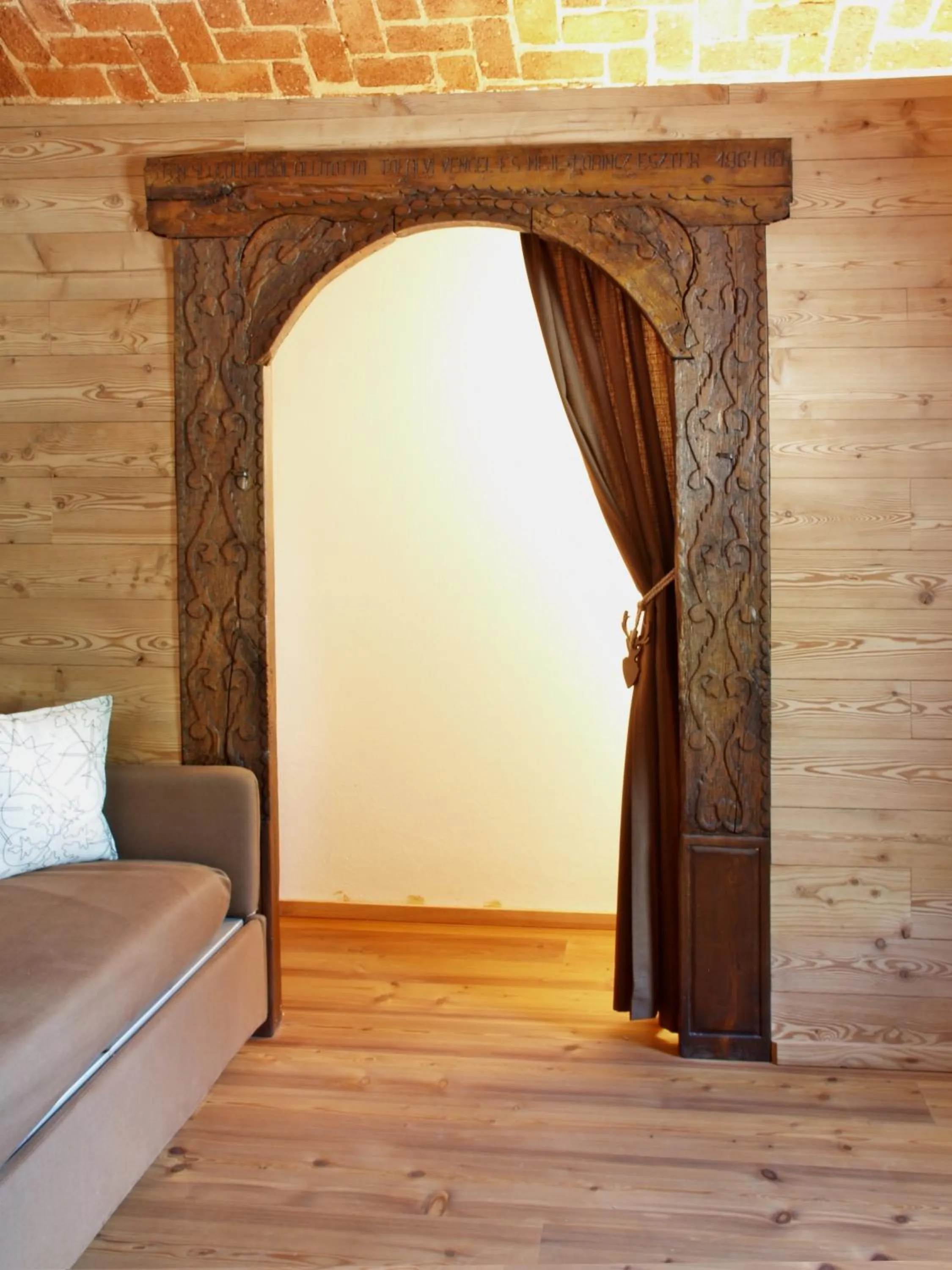 Decorative detail in Albergo Nazionale