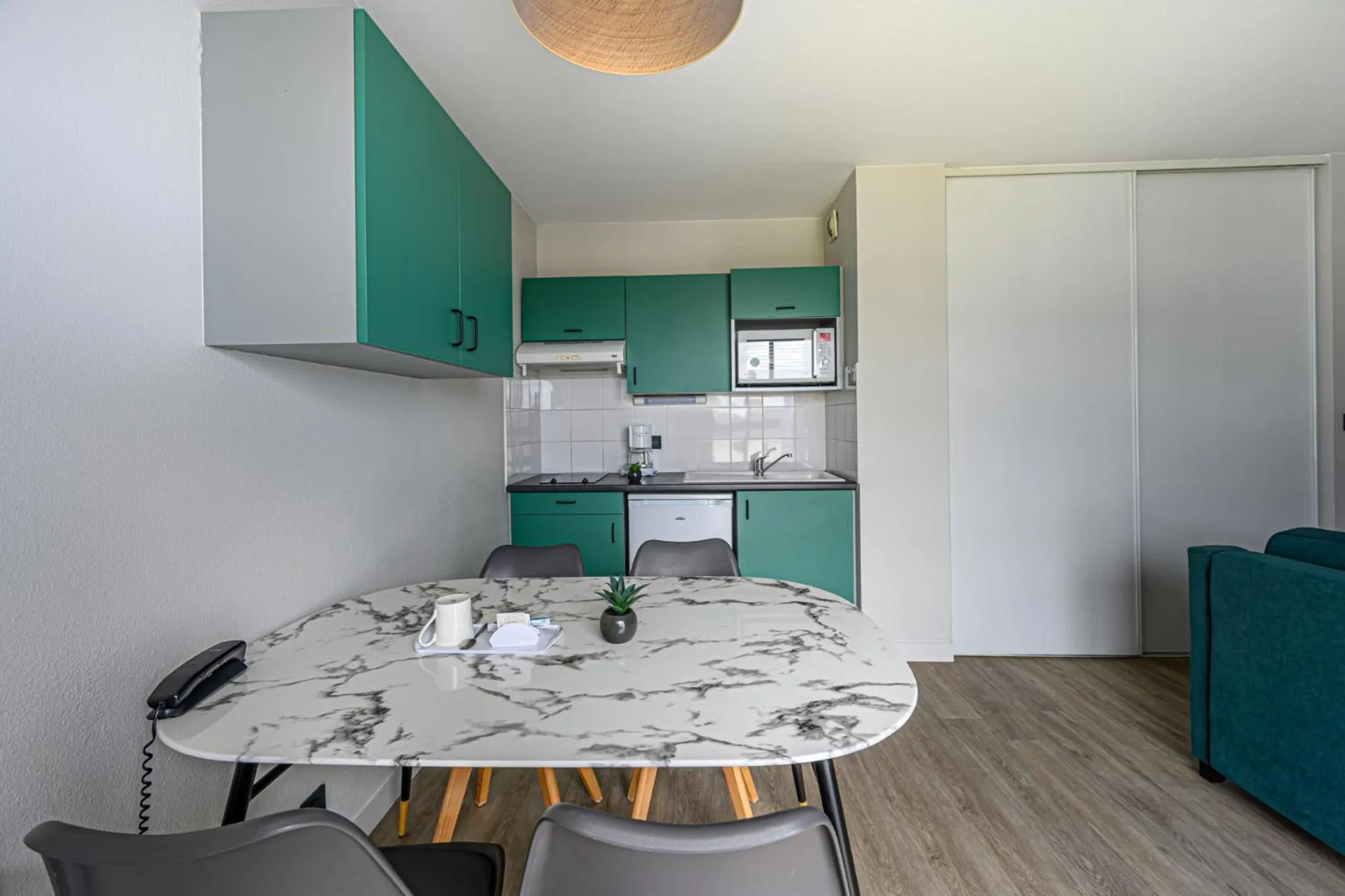 Kitchen or kitchenette in Appart Hôtel Le Liberté Vannes Centre-Ville