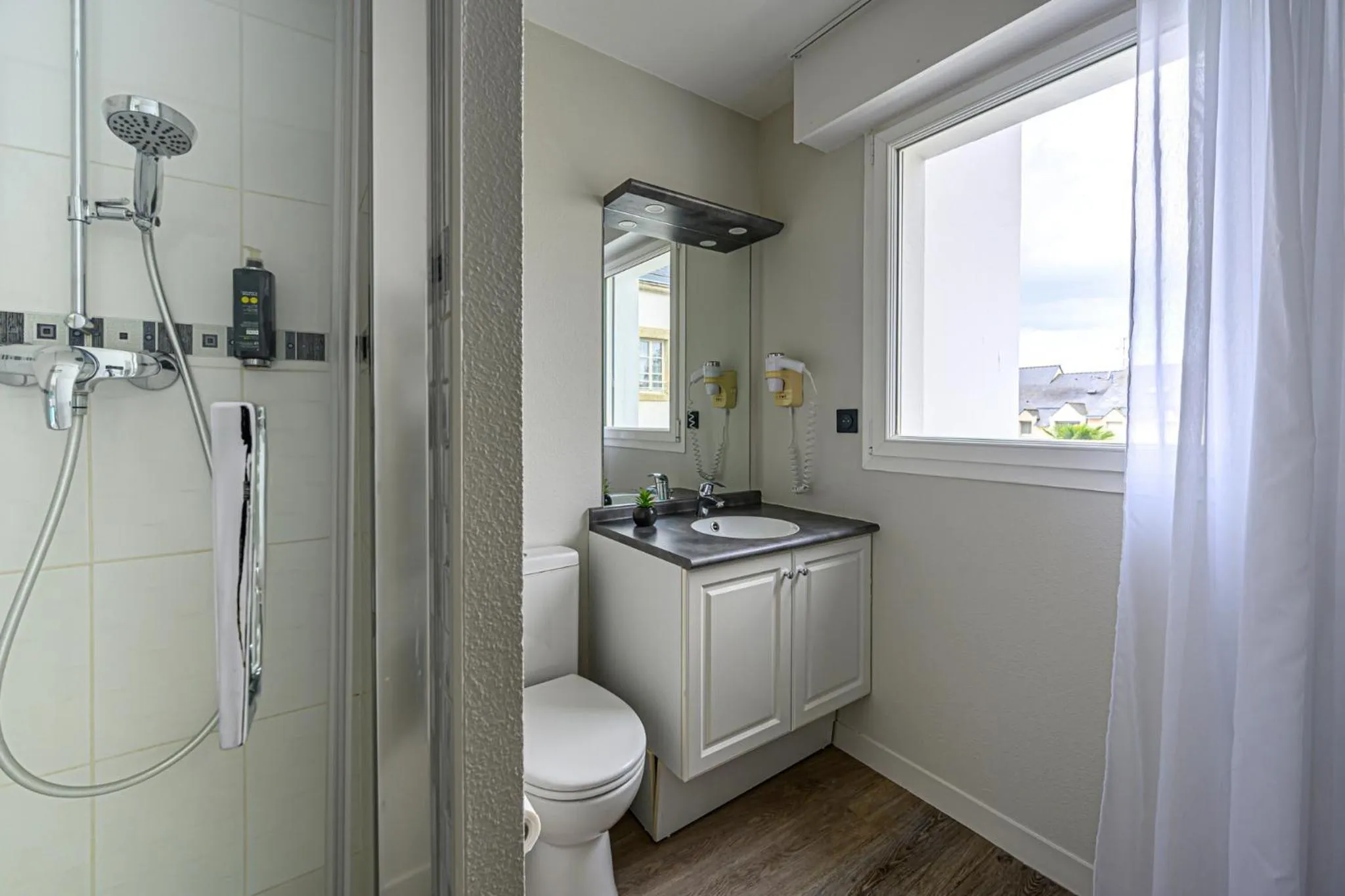 Bathroom in Appart Hôtel Le Liberté Vannes Centre-Ville