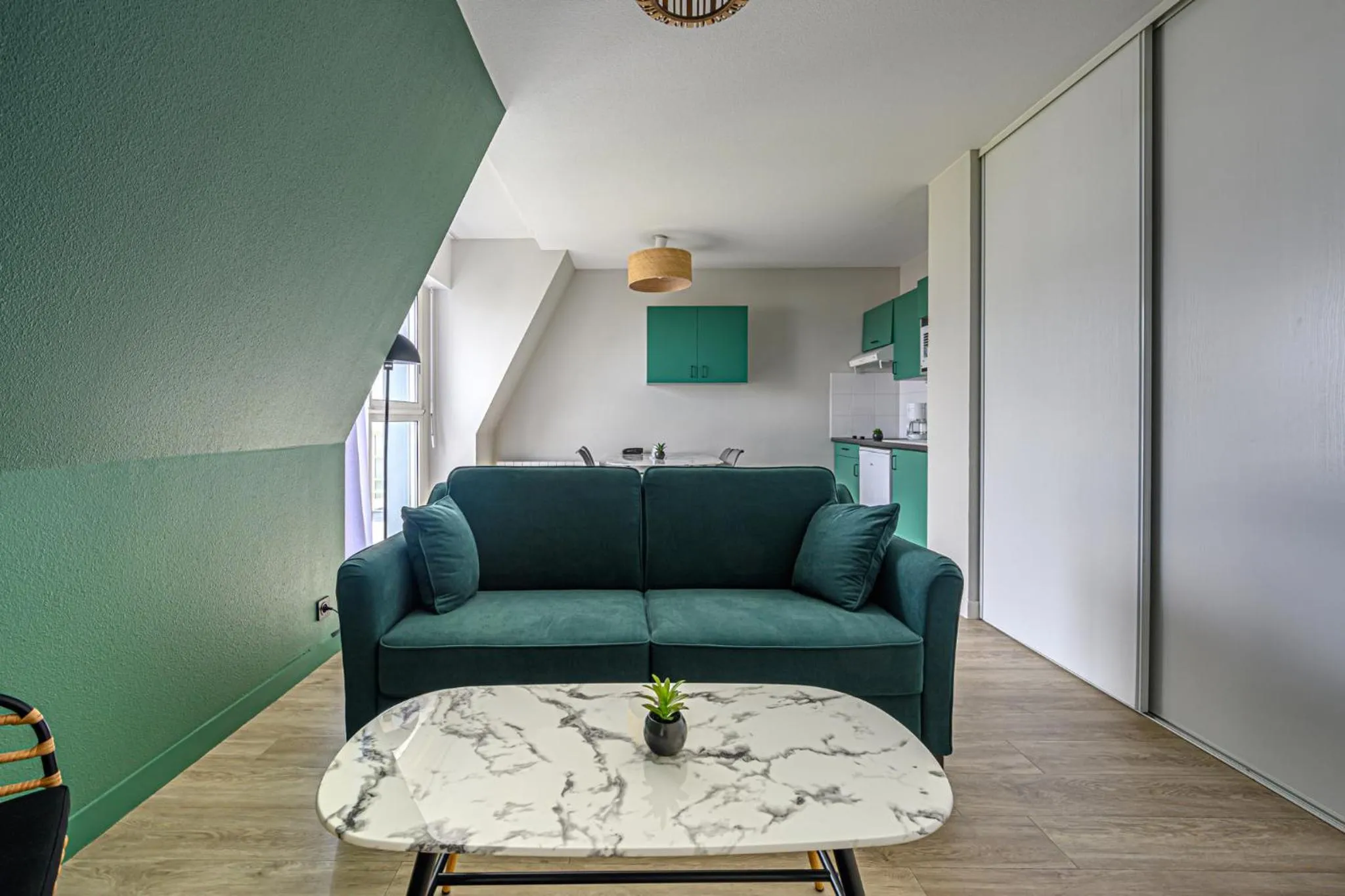 Kitchen or kitchenette in Appart Hôtel Le Liberté Vannes Centre-Ville