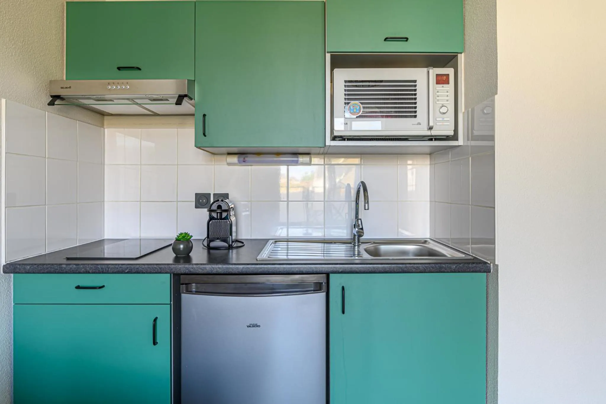 kitchen in Appart Hôtel Le Liberté Vannes Centre-Ville