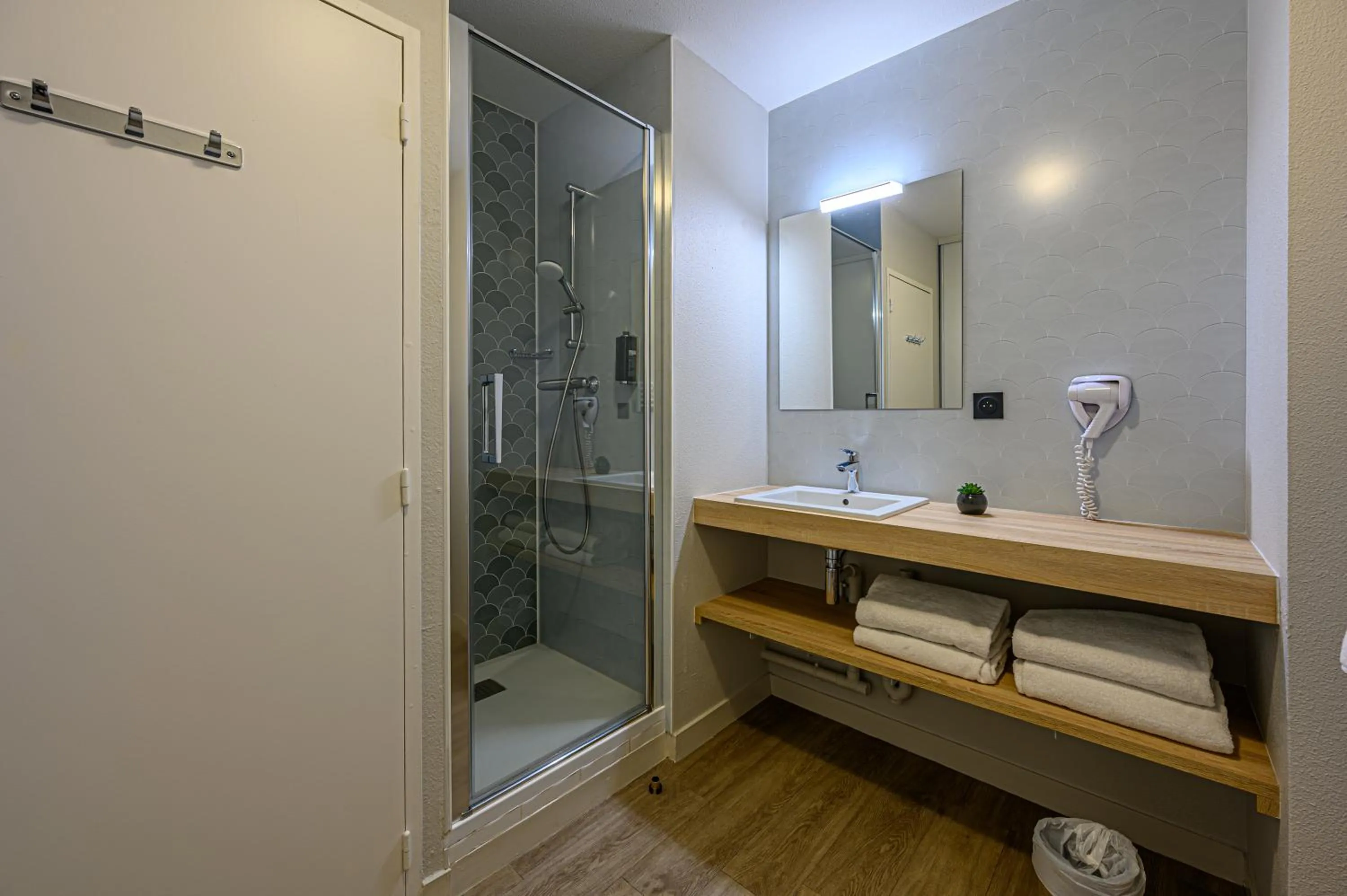 Bathroom in Appart Hôtel Le Liberté Vannes Centre-Ville