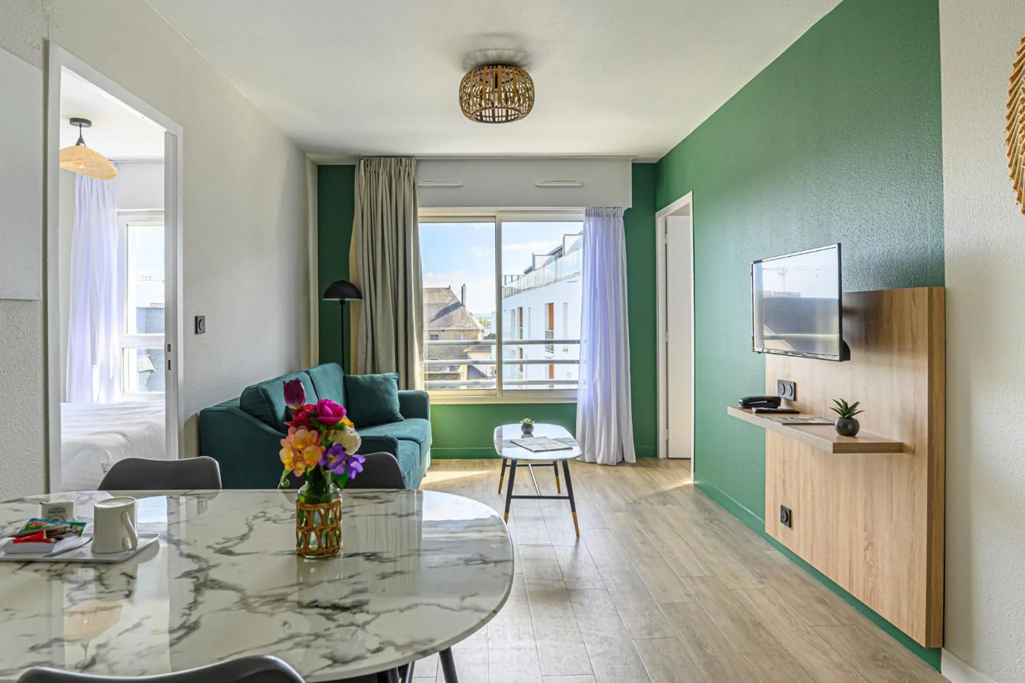 Kitchen or kitchenette in Appart Hôtel Le Liberté Vannes Centre-Ville