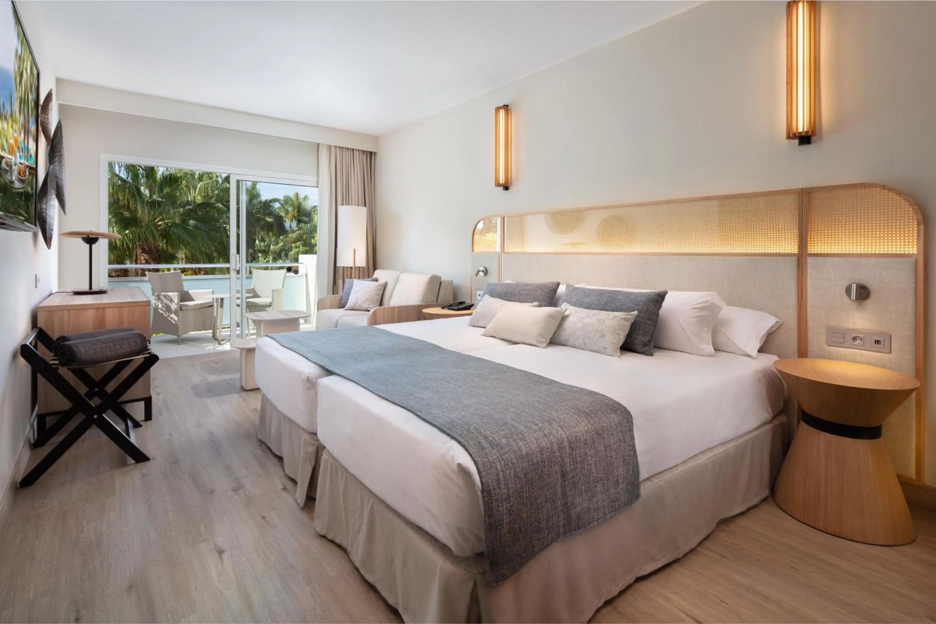 Photo of the whole room, Bed in Tabaiba Princess