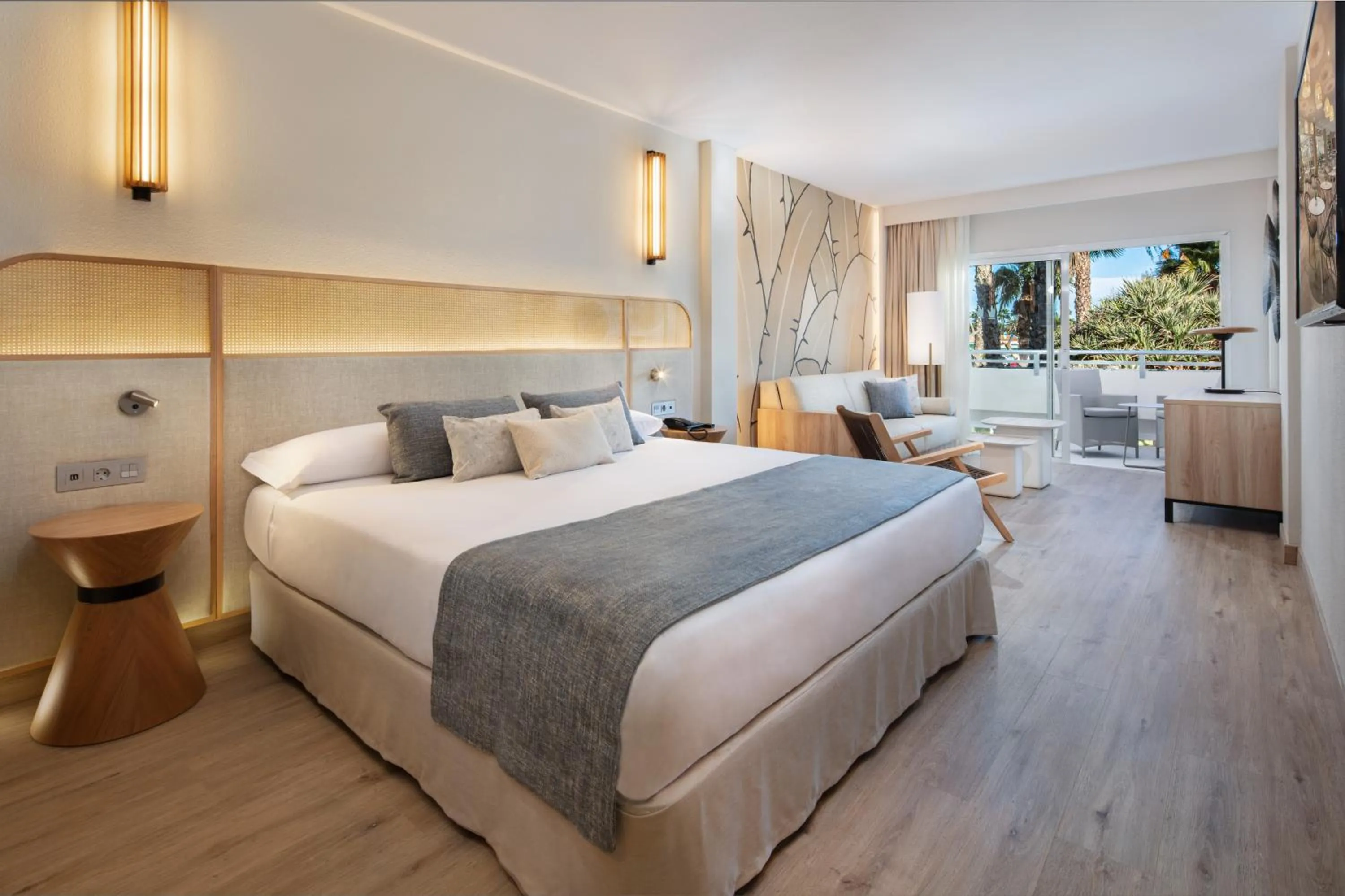 Photo of the whole room, Bed in Tabaiba Princess