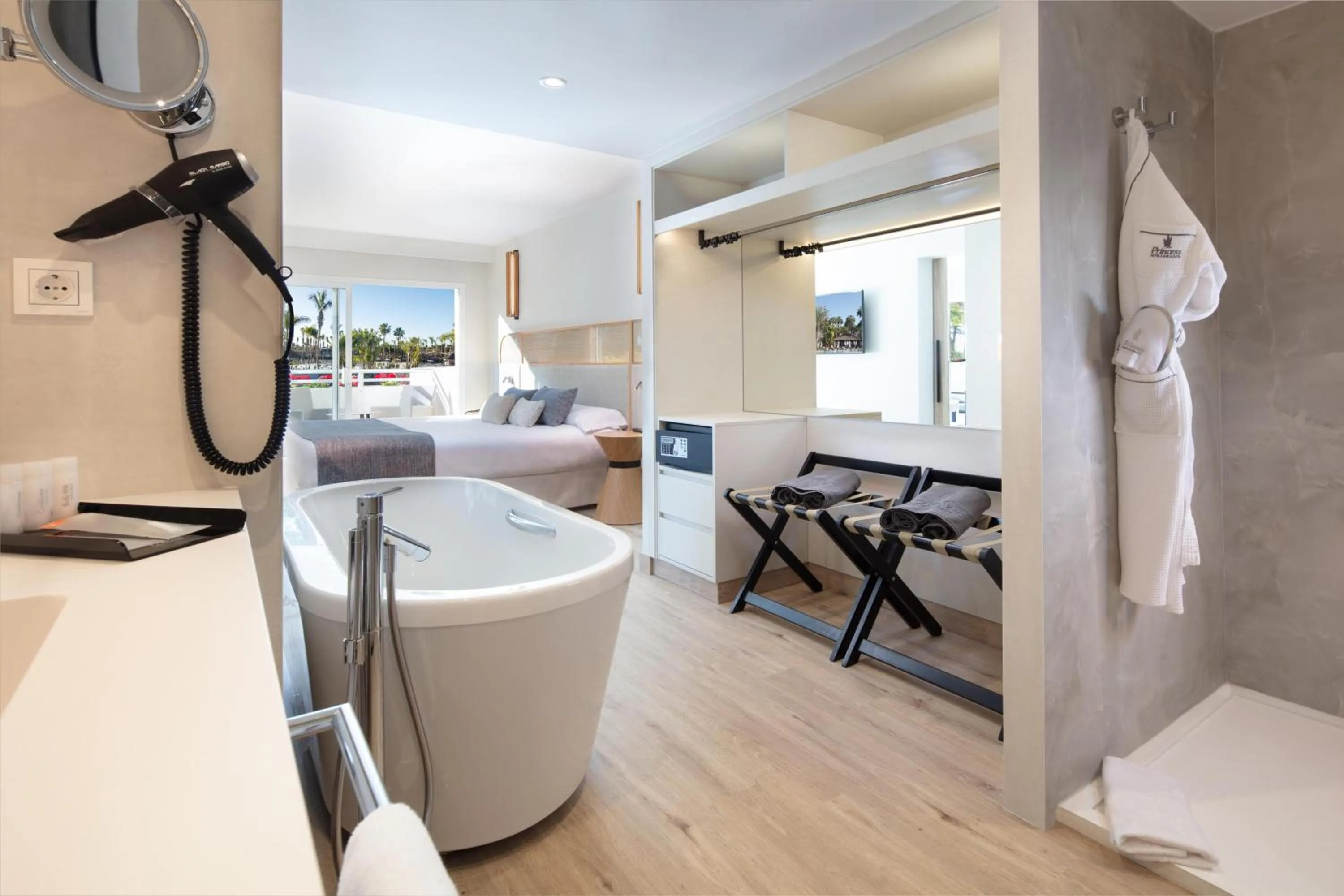 Bathroom, Bed in Tabaiba Princess