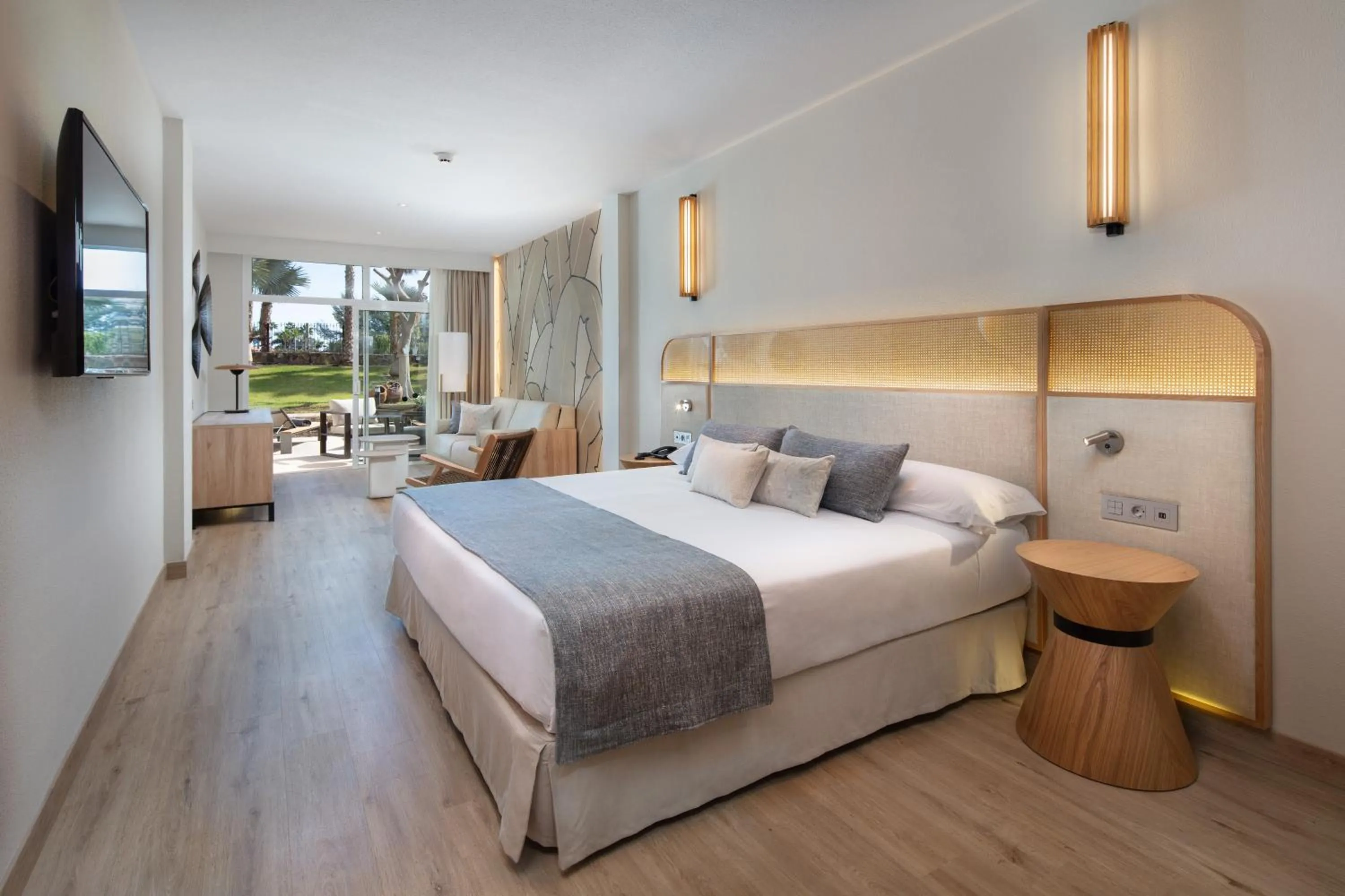 Photo of the whole room, Bed in Tabaiba Princess