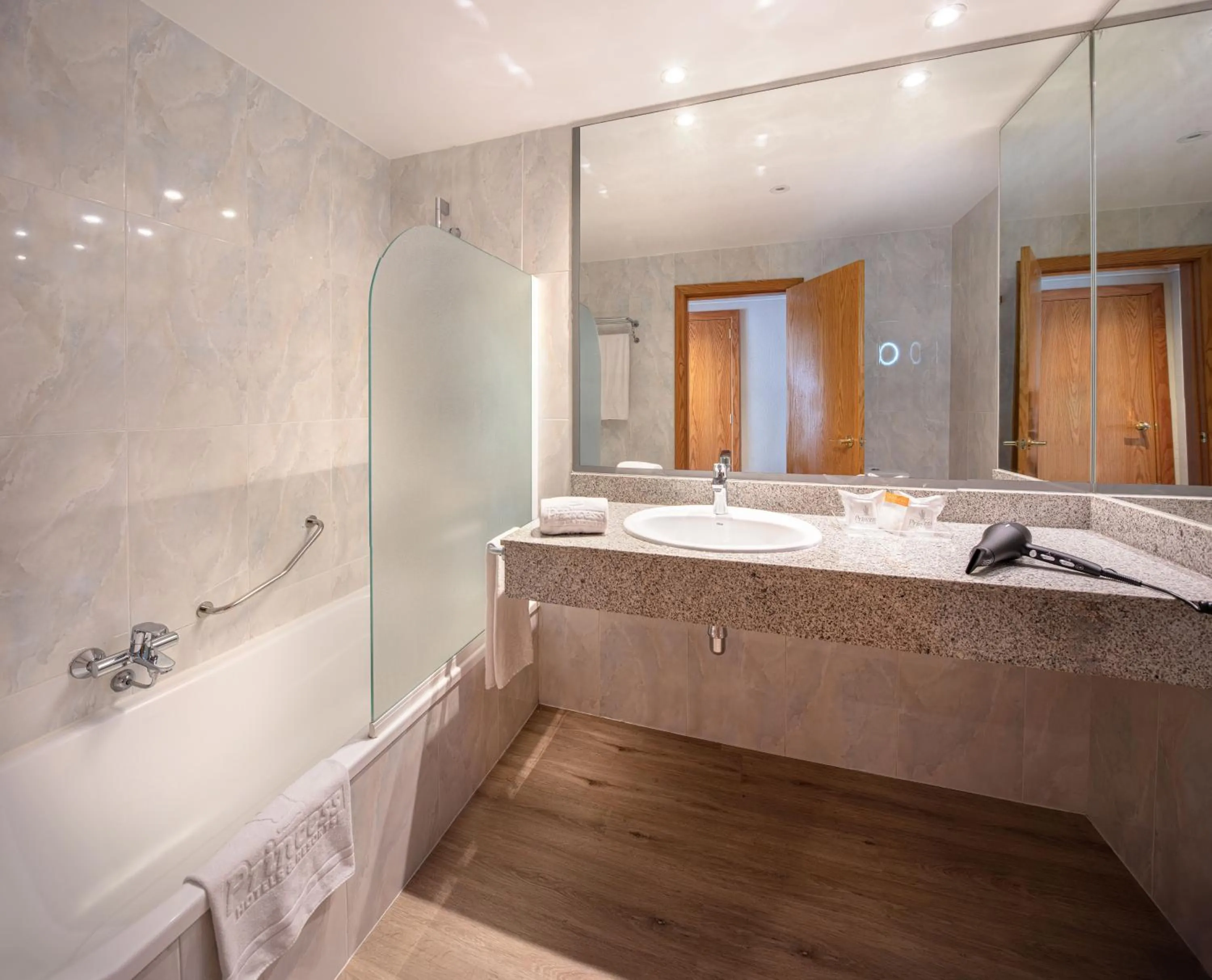 Bathroom, Bed in Tabaiba Princess