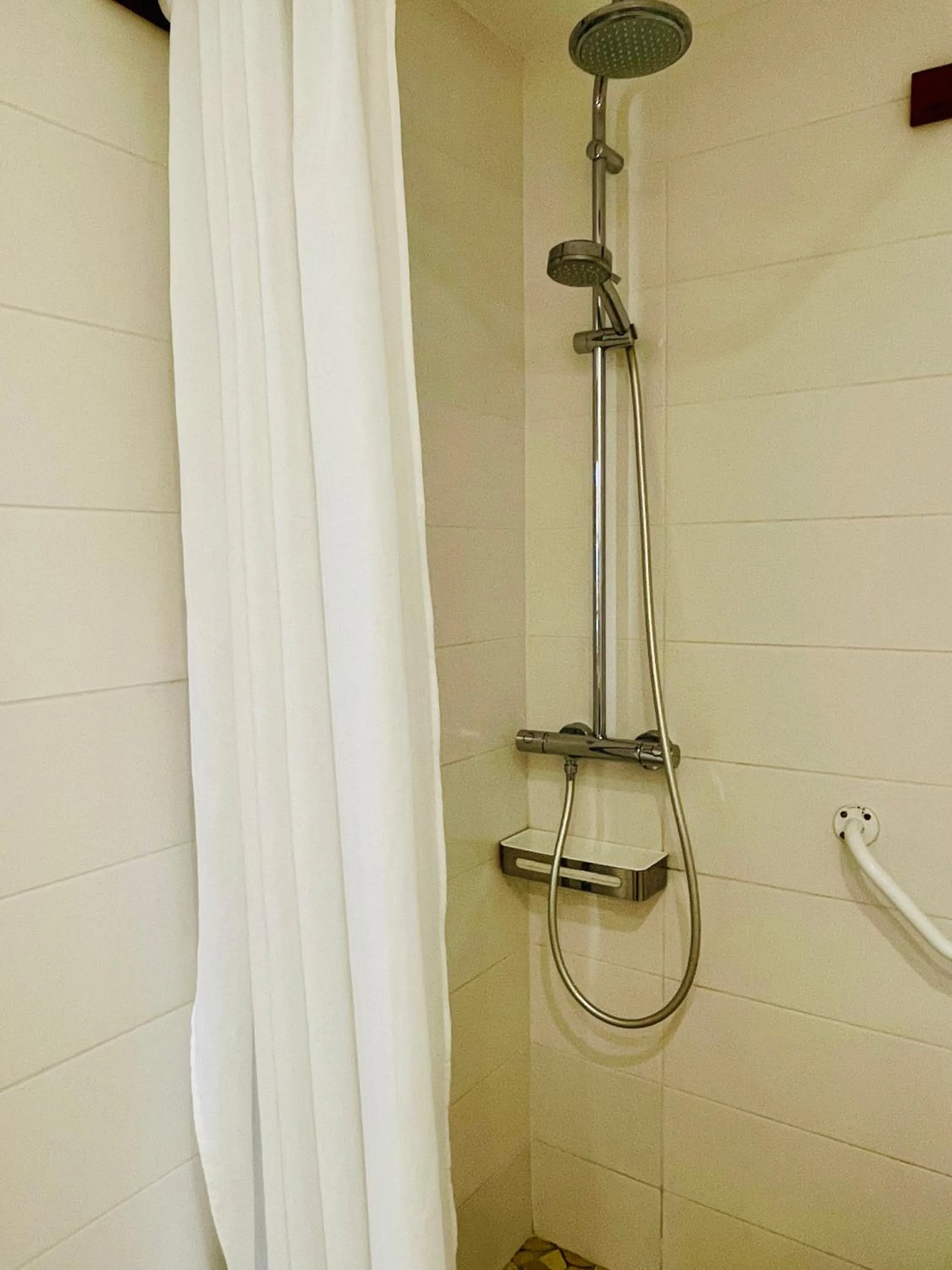 Shower in Clos des Aigrettes -6 Gîtes de charme et confort à 30m du Port de La Cotinière