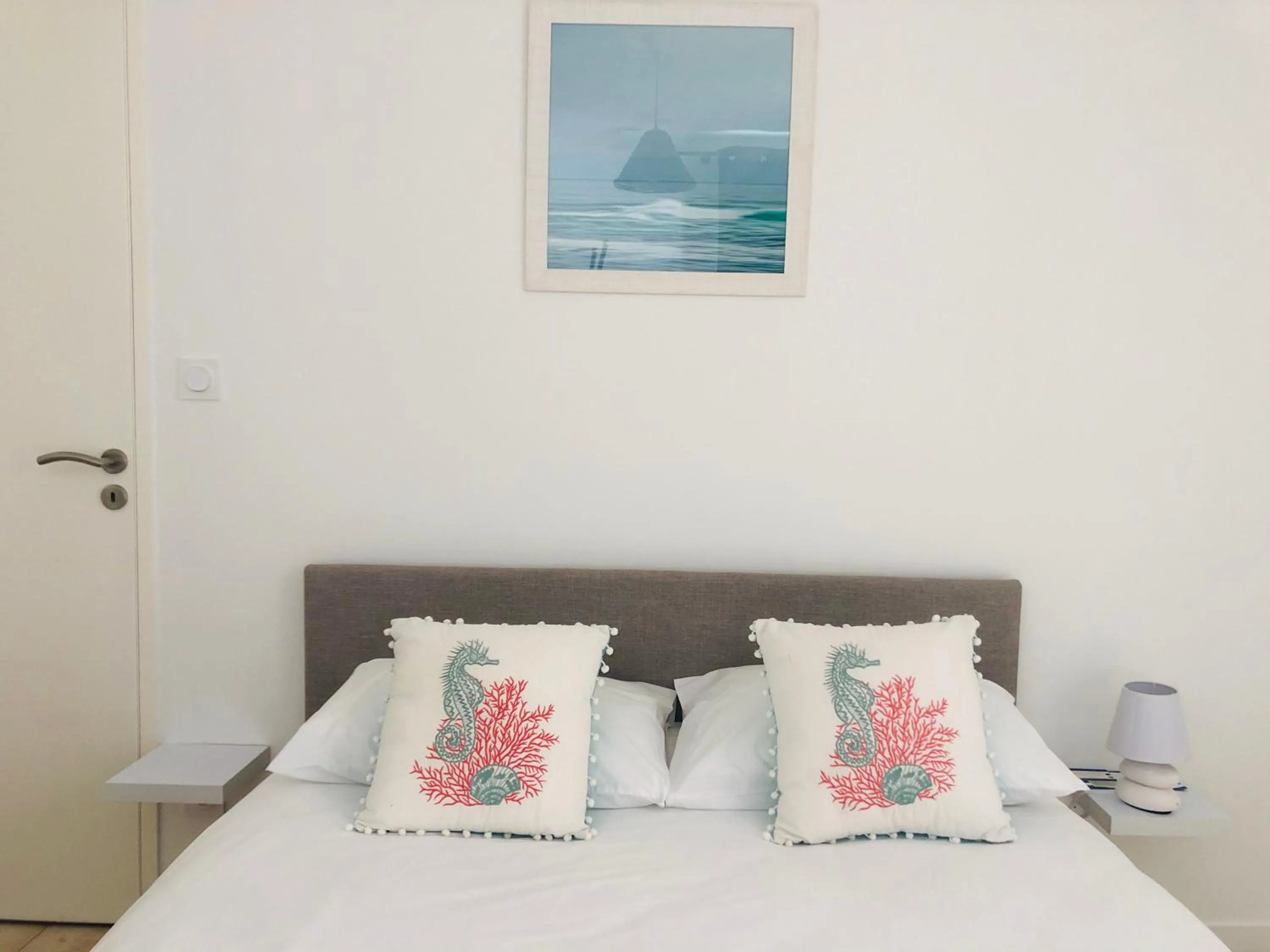 Bedroom, Bed in Clos des Aigrettes -6 Gîtes de charme et confort à 30m du Port de La Cotinière