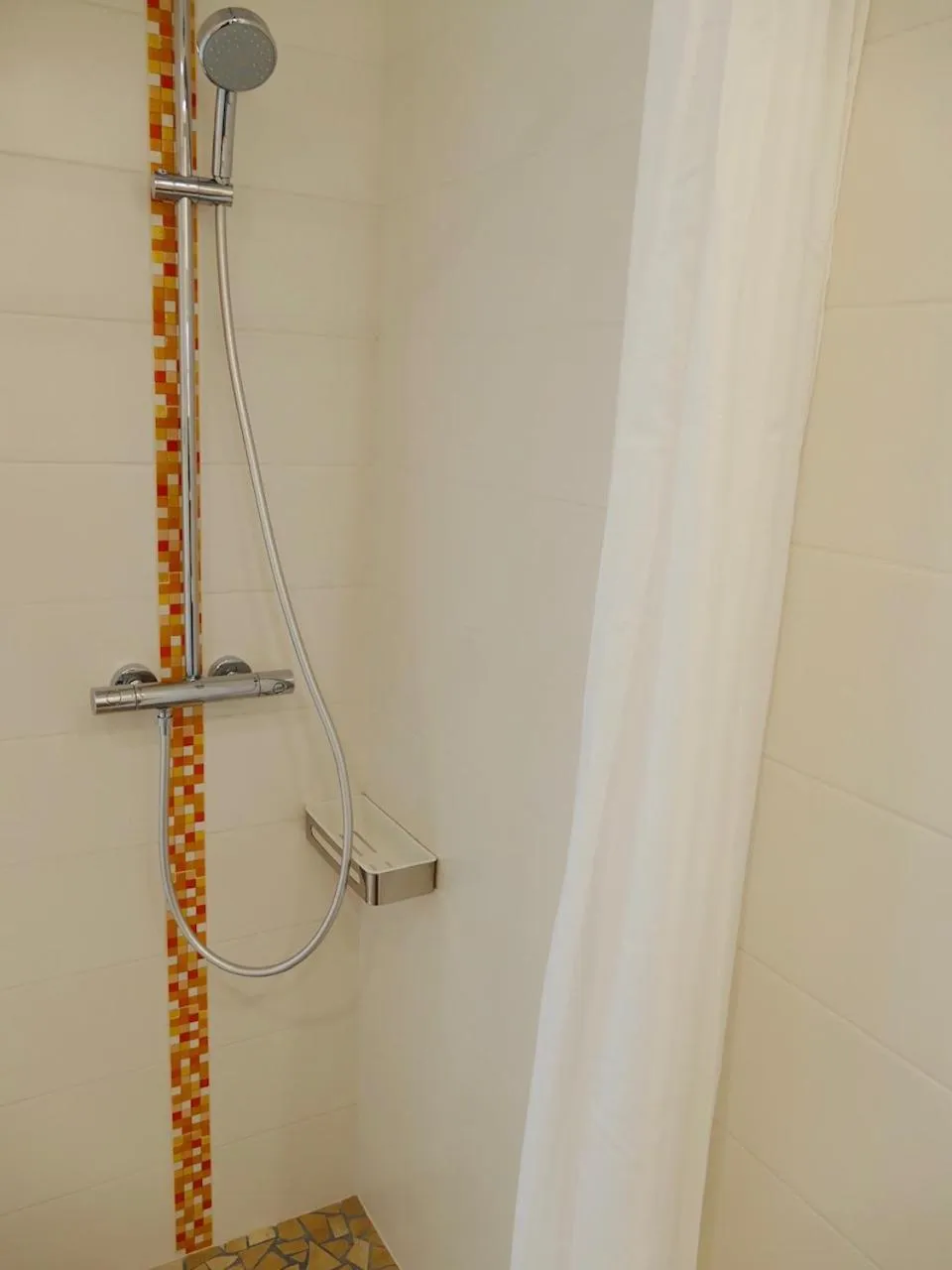 Shower in Clos des Aigrettes -6 Gîtes de charme et confort à 30m du Port de La Cotinière