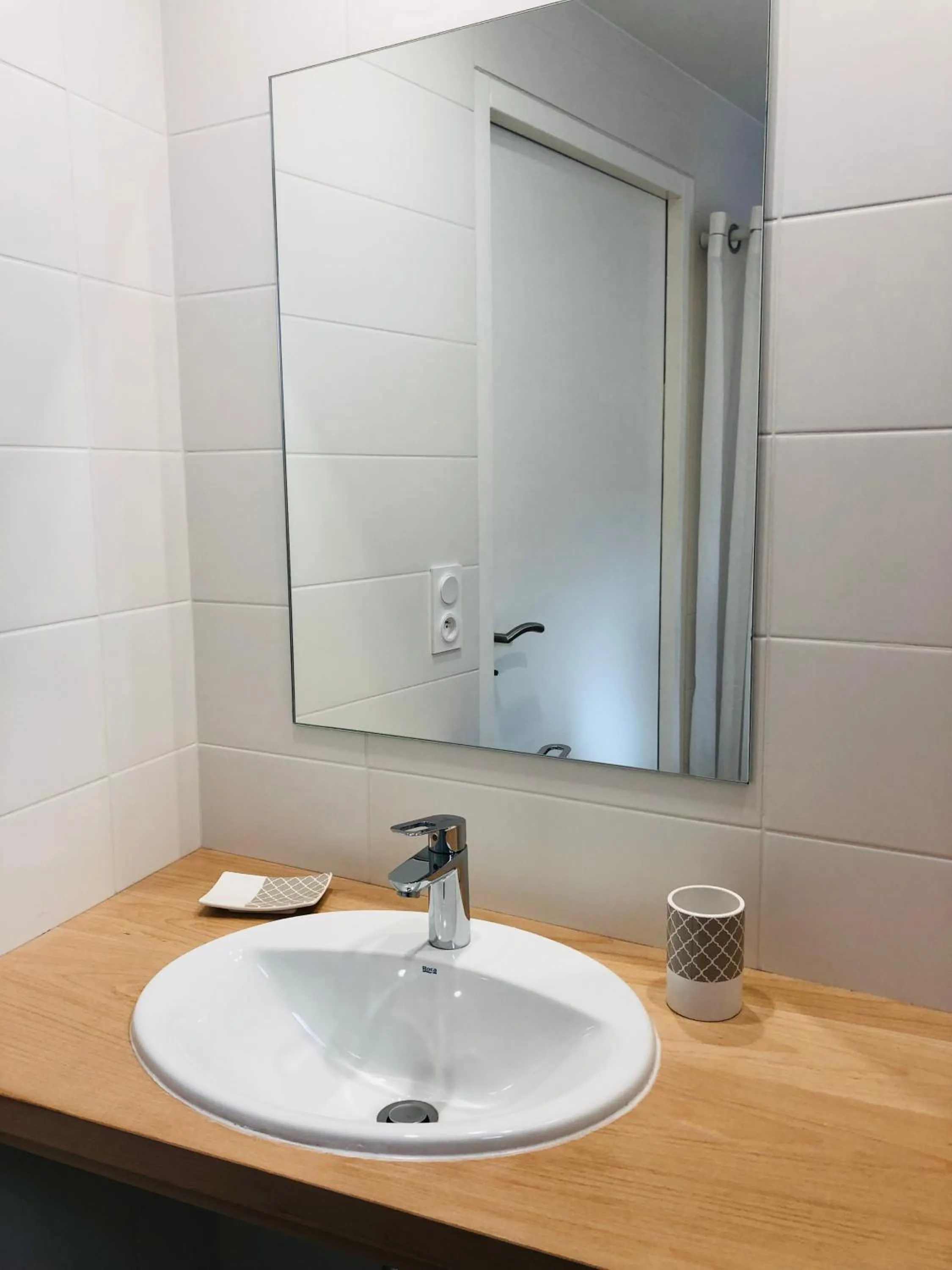 Shower in Clos des Aigrettes -6 Gîtes de charme et confort à 30m du Port de La Cotinière