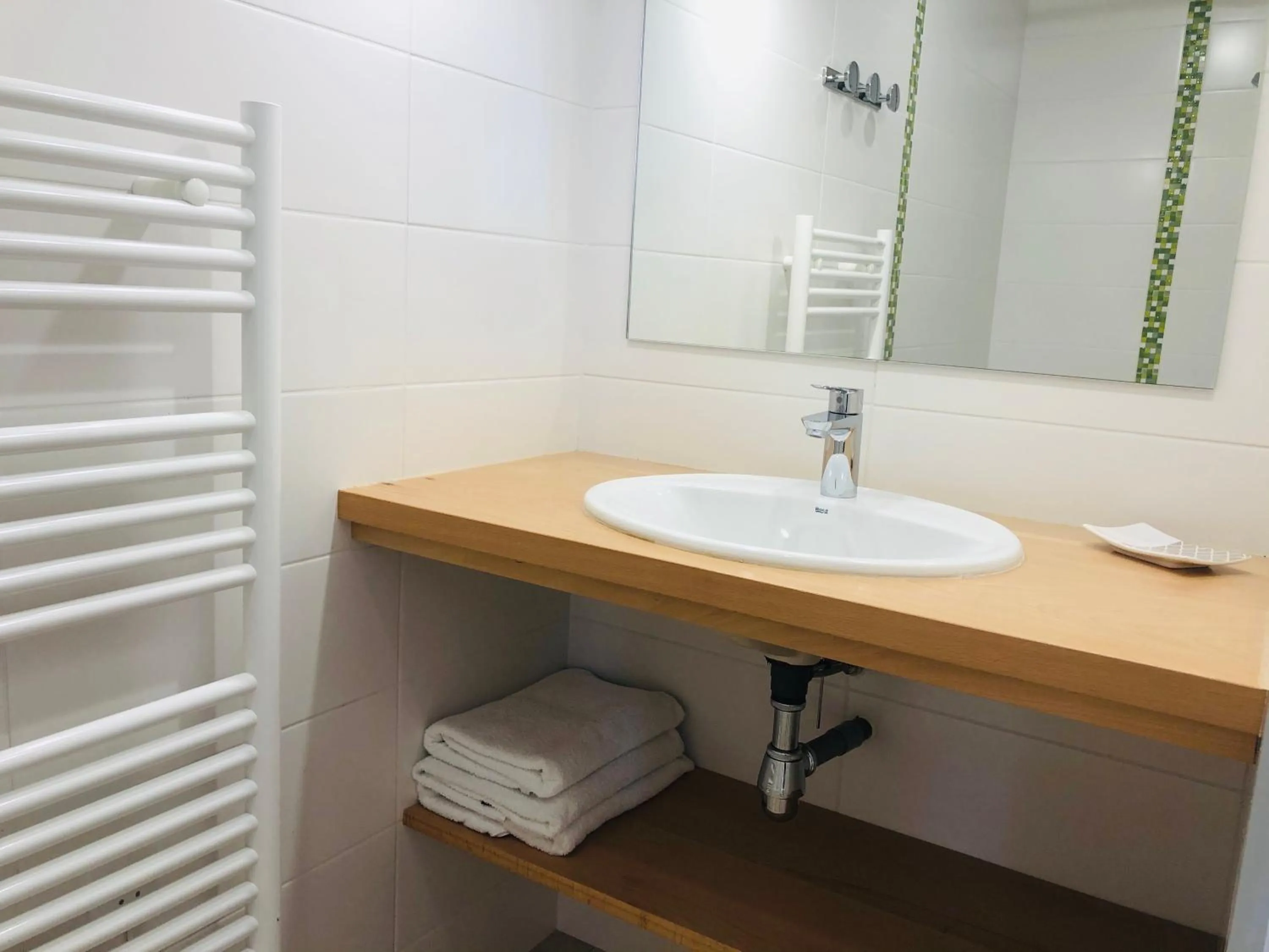 Toilet in Clos des Aigrettes -6 Gîtes de charme et confort à 30m du Port de La Cotinière