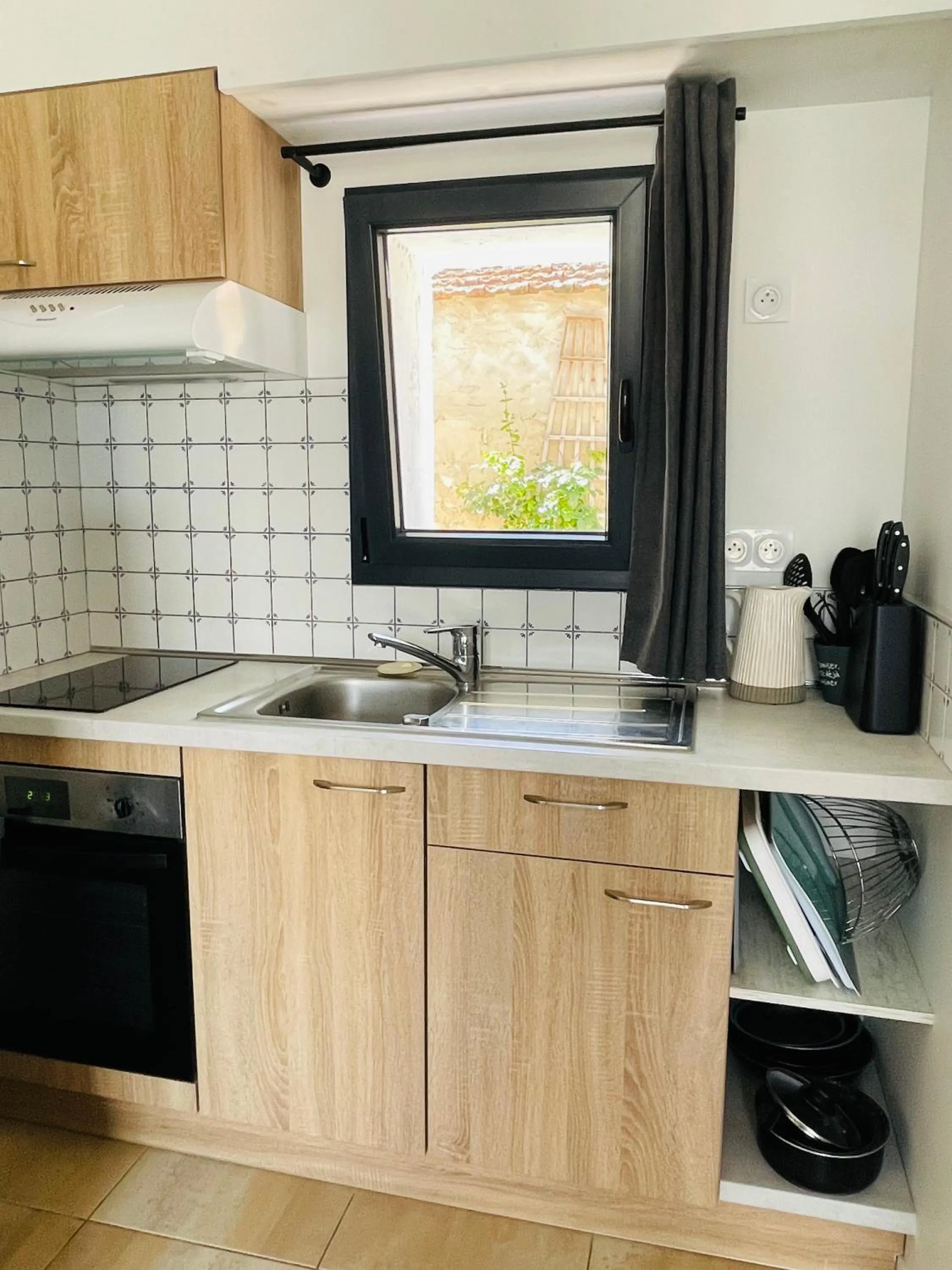 Dining area in Clos des Aigrettes -6 Gîtes de charme et confort à 30m du Port de La Cotinière