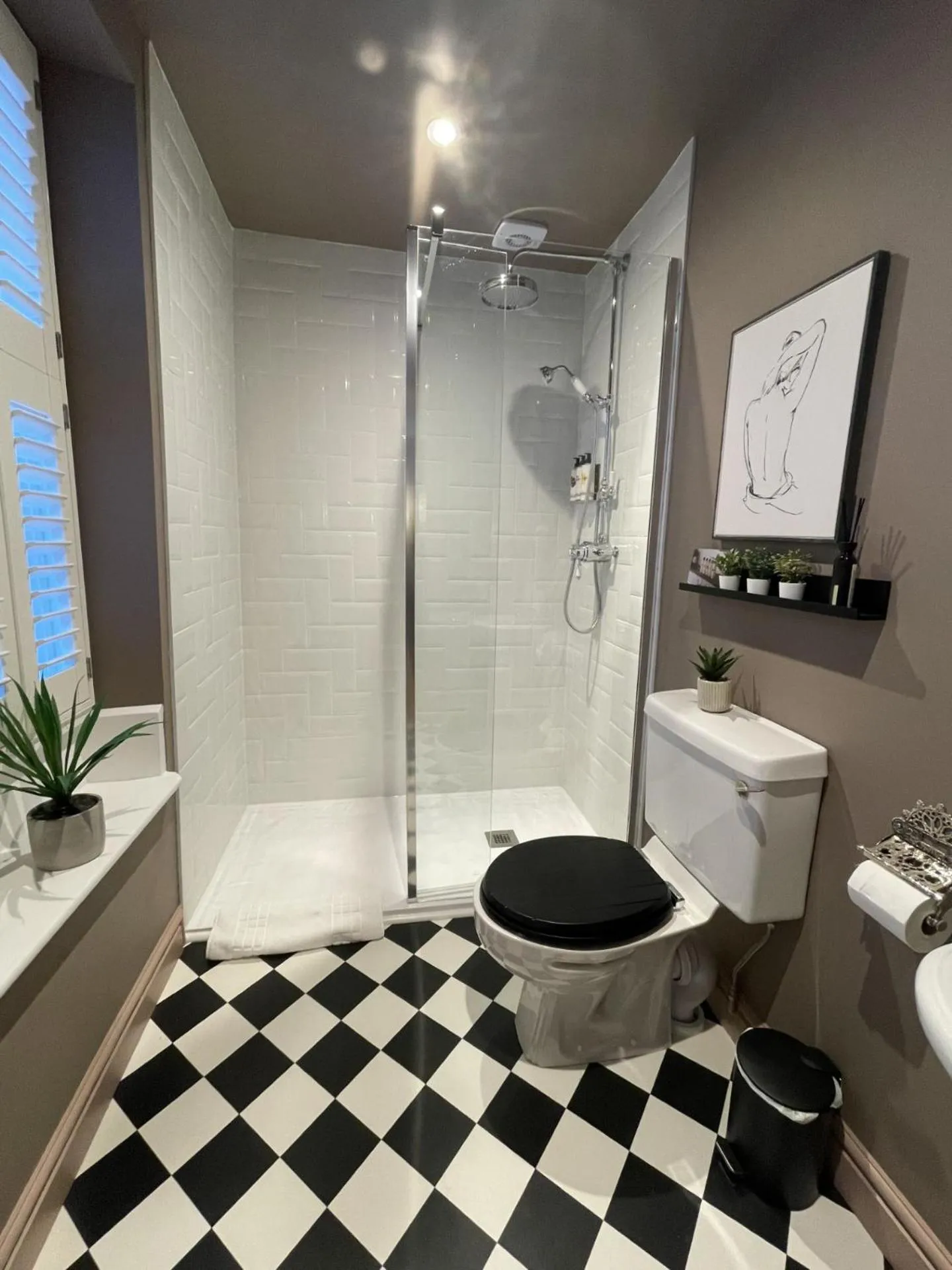 Shower in The Three Tuns