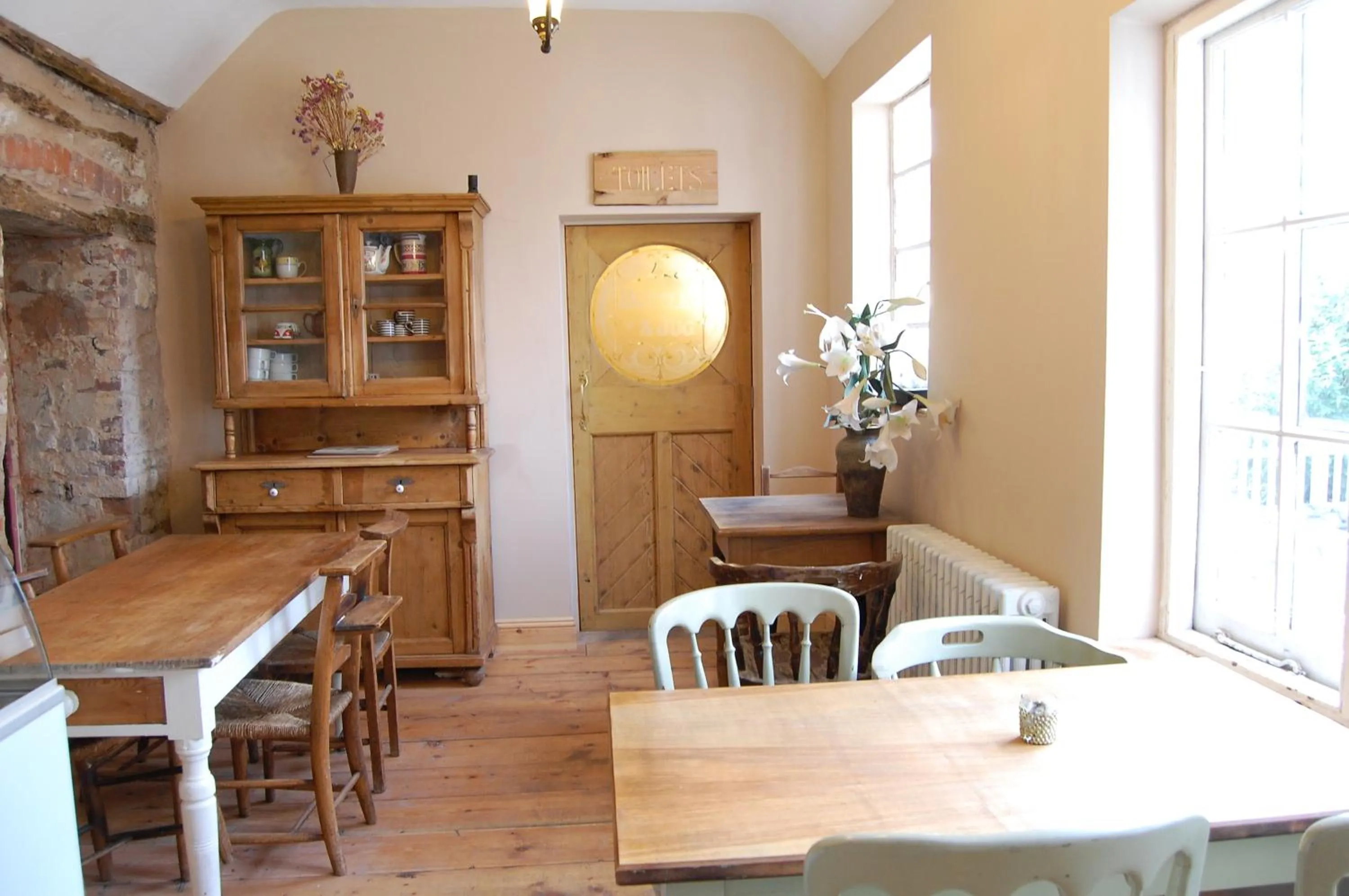 Restaurant/places to eat in The Three Tuns