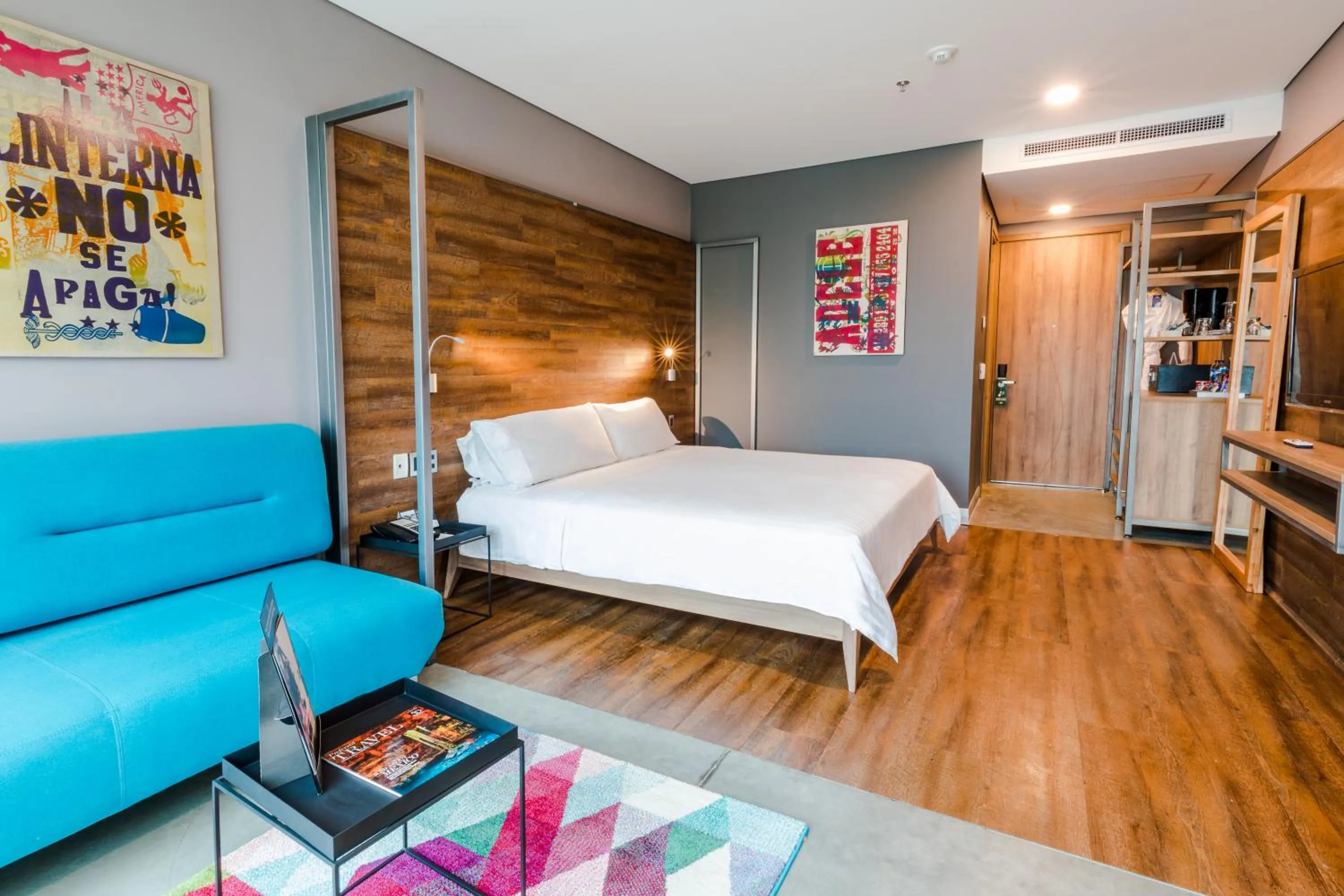 Living room, Bed in Hotel Spirito by Spiwak Chipichape