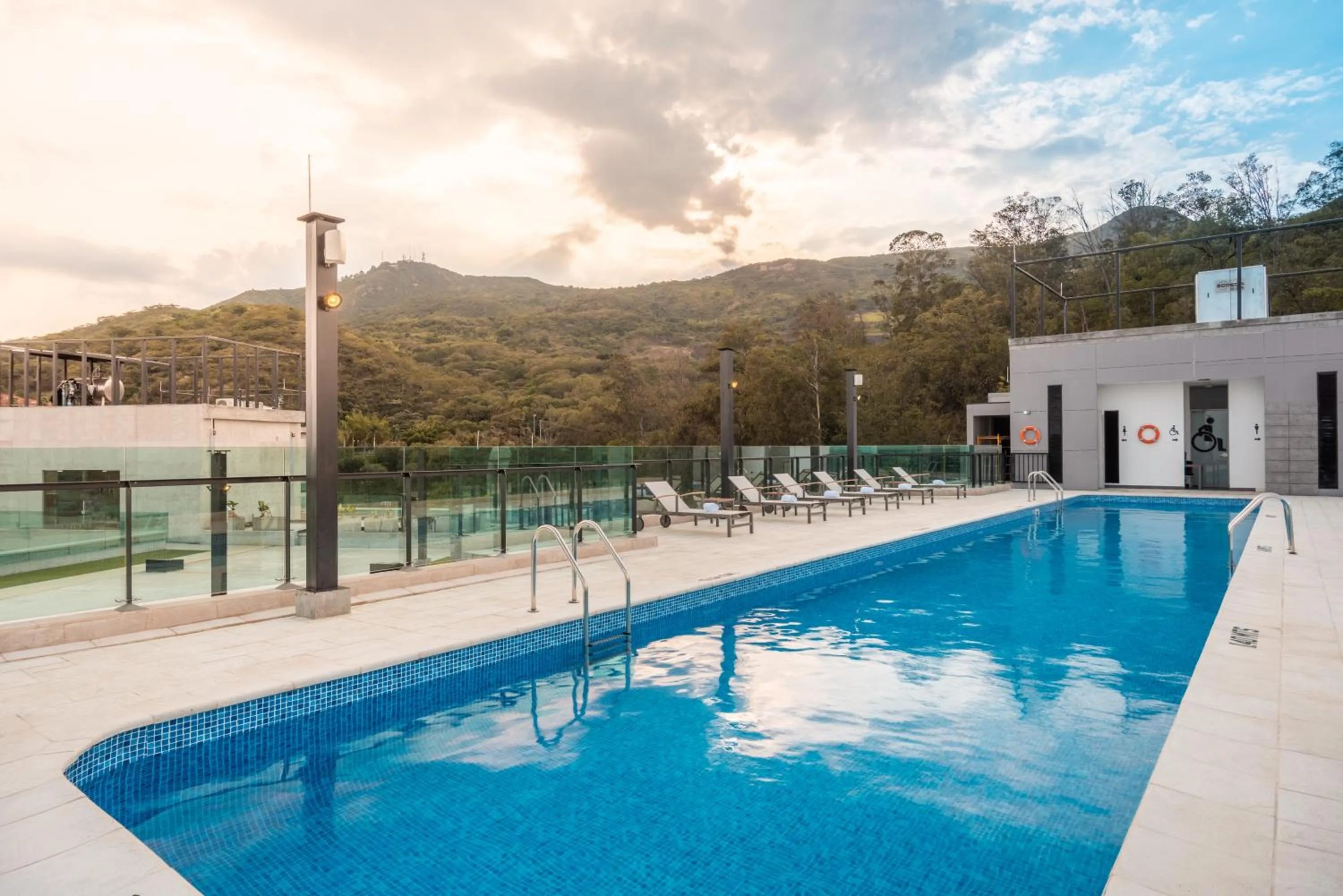 Swimming pool in Hotel Spirito by Spiwak Chipichape