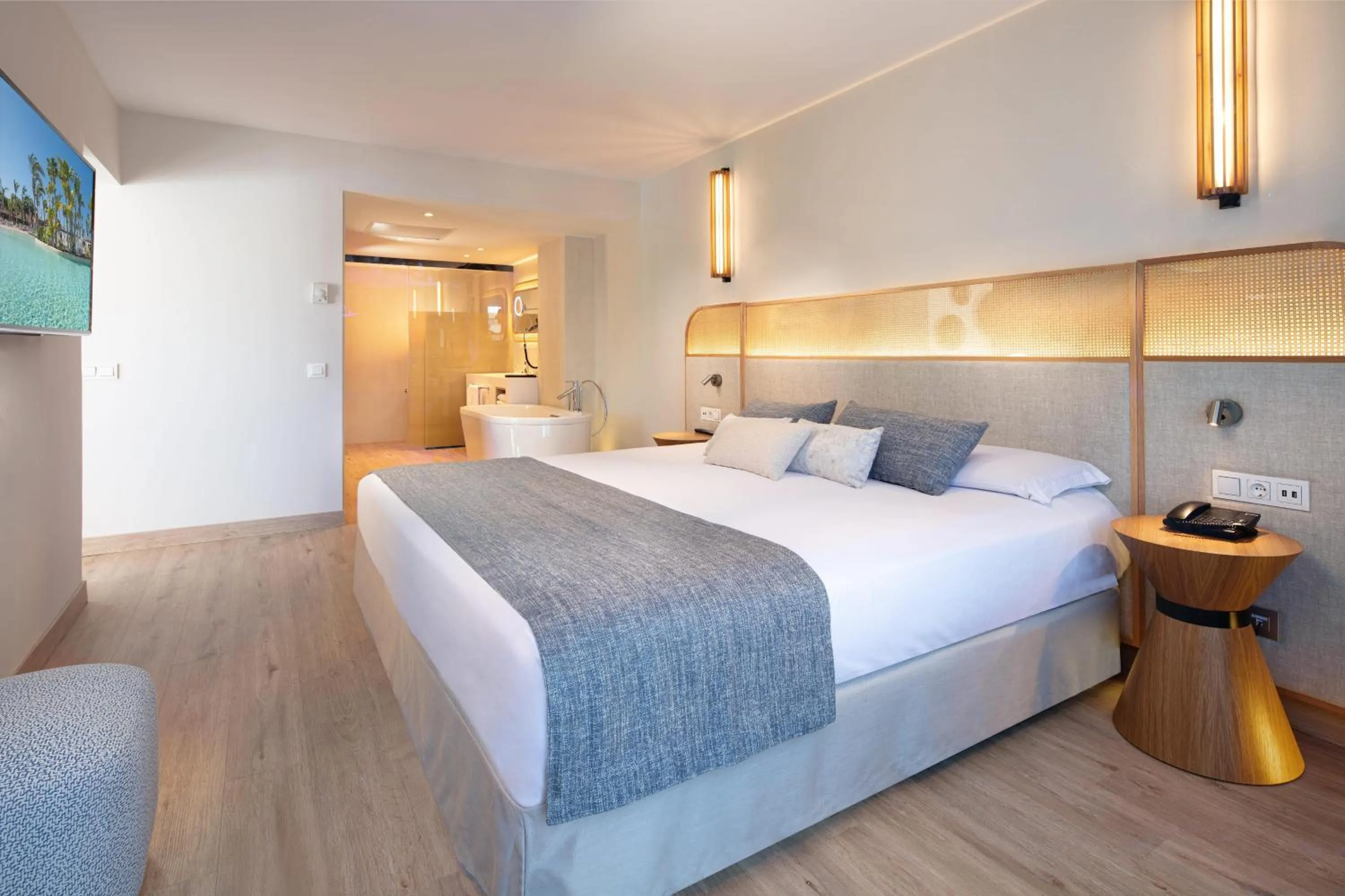 Photo of the whole room, Bed in Maspalomas Princess