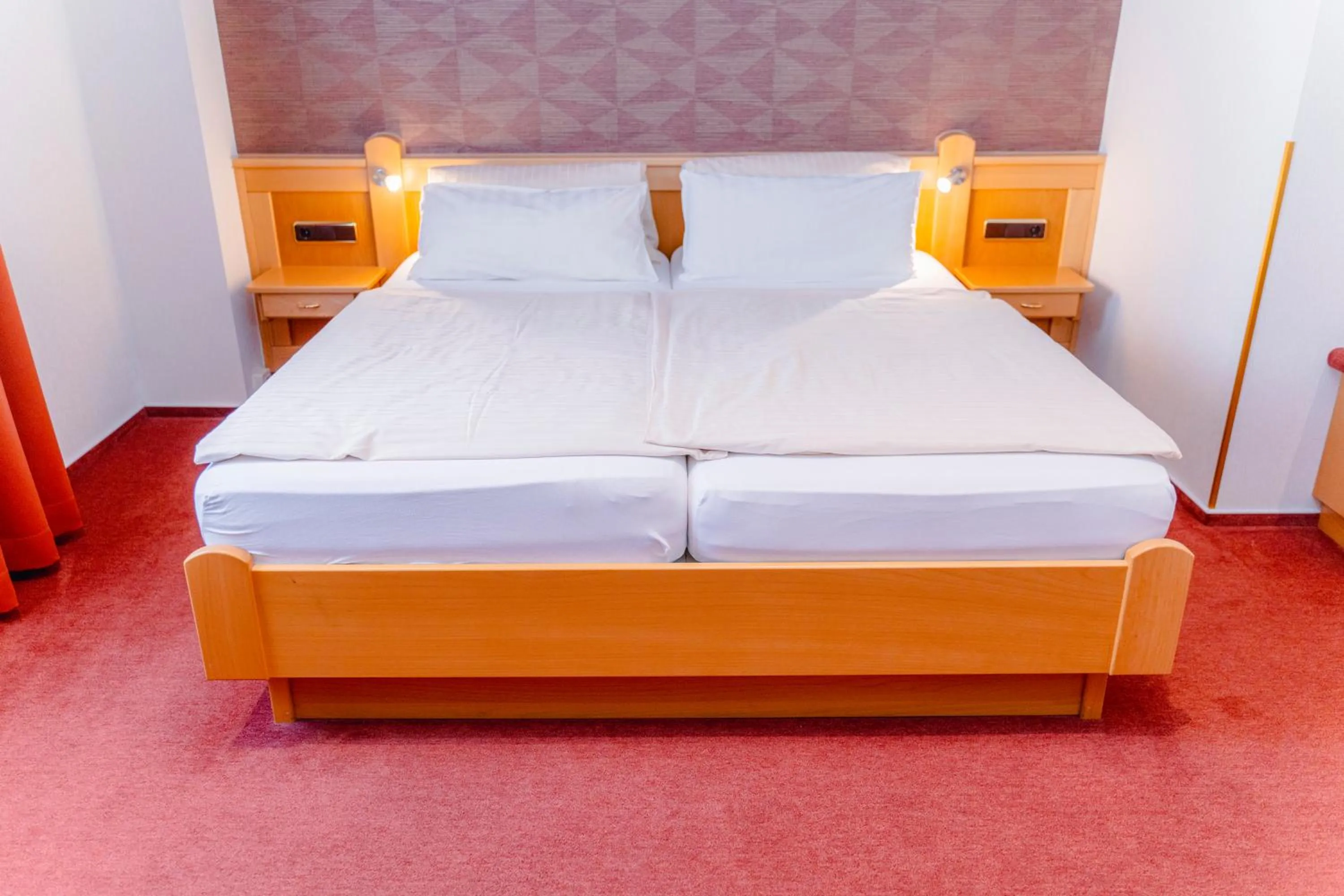 Photo of the whole room, Bed in Hotel Unter den Linden