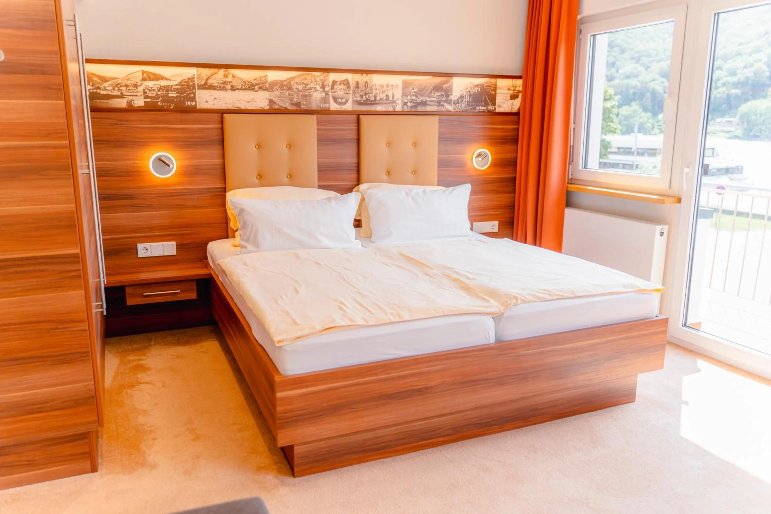 Photo of the whole room, Bed in Hotel Unter den Linden