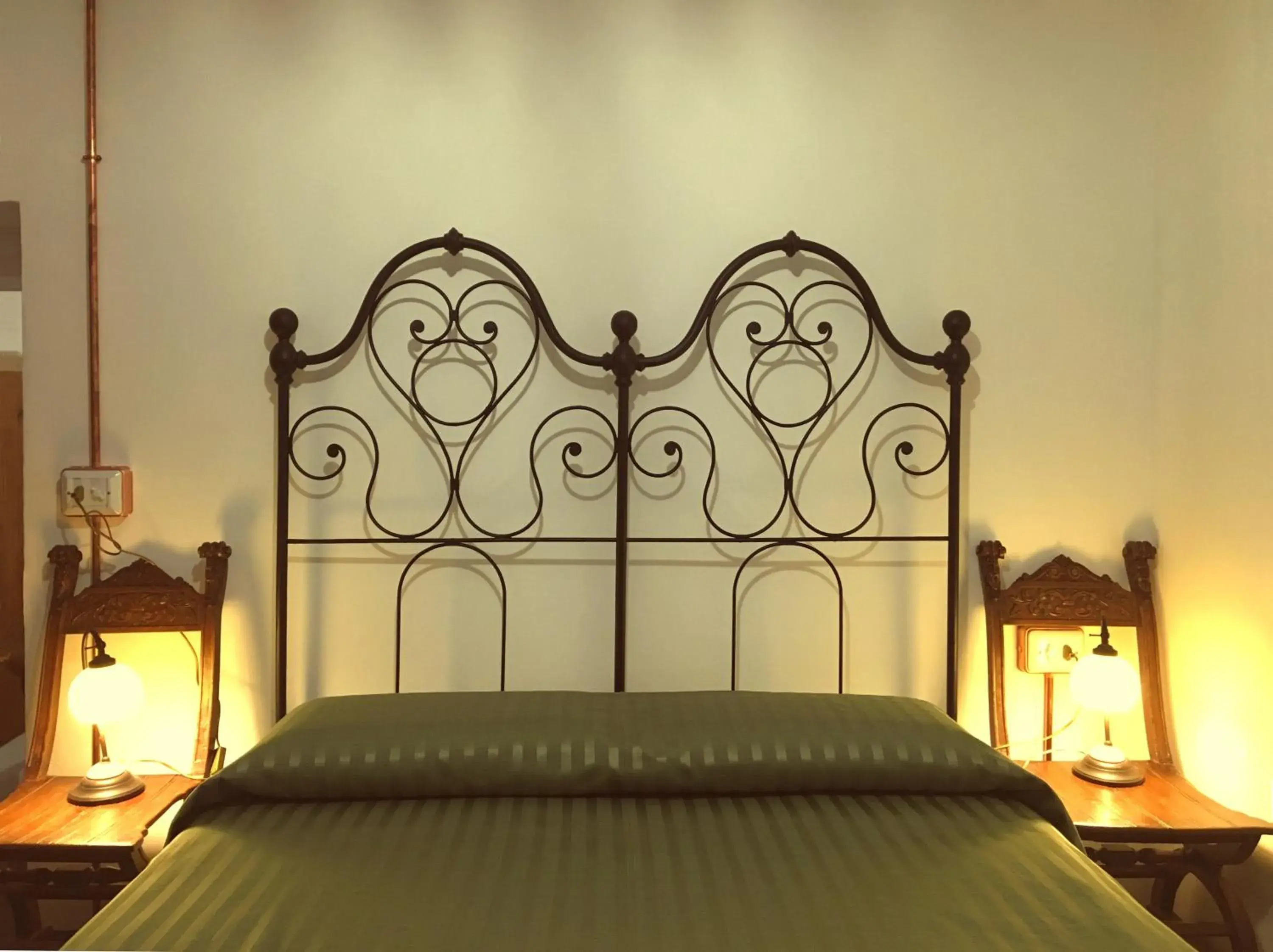 Classic Triple Room - single occupancy in A 5 min dalla Rocchetta Mattei - B&B Antico Mulino Classic Triple Room - single occupancy in A 5 min dalla Rocchetta Mattei - B&B Antico Mulino