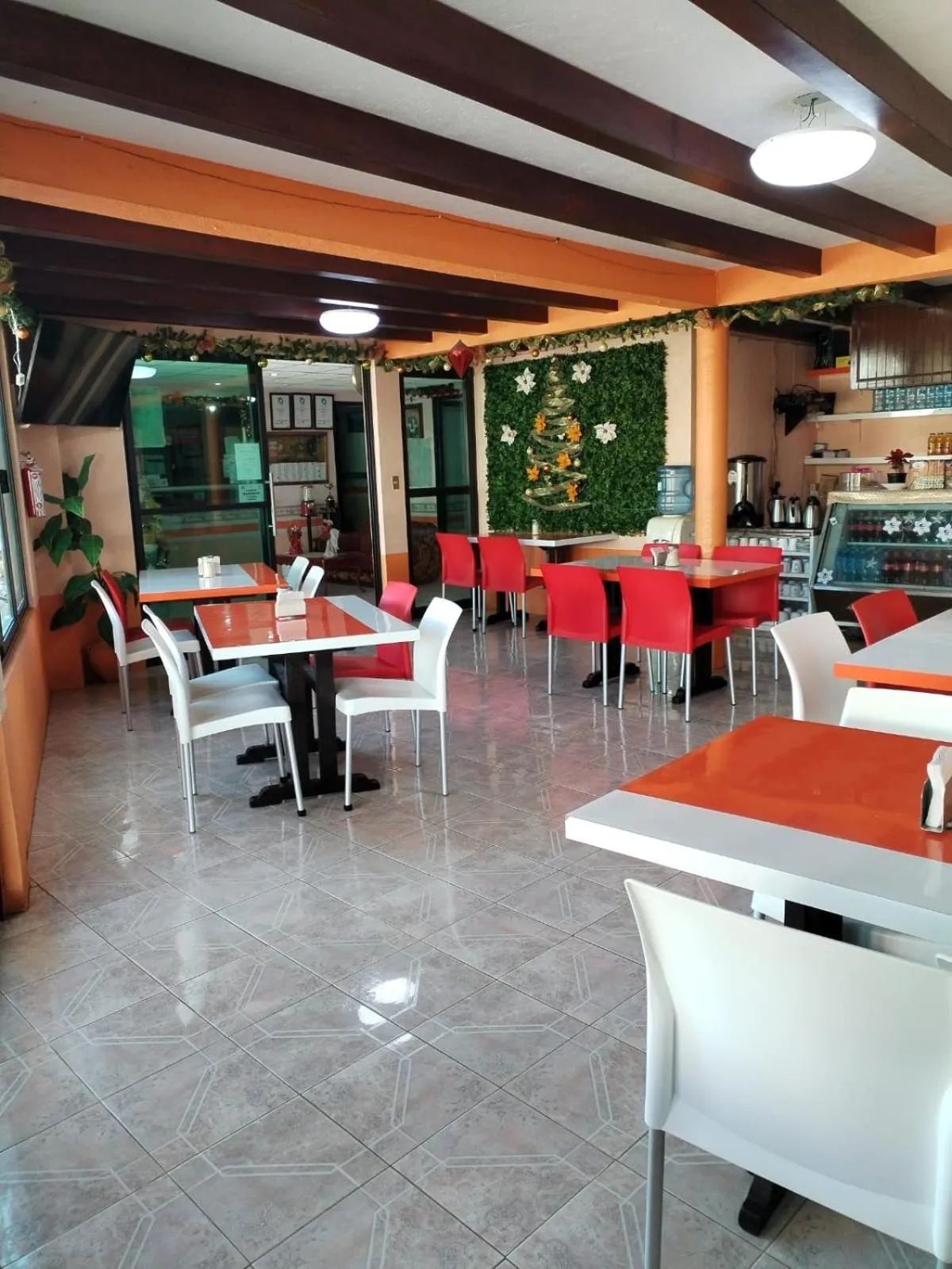 Restaurant/places to eat in Hotel Villa De Las Flores