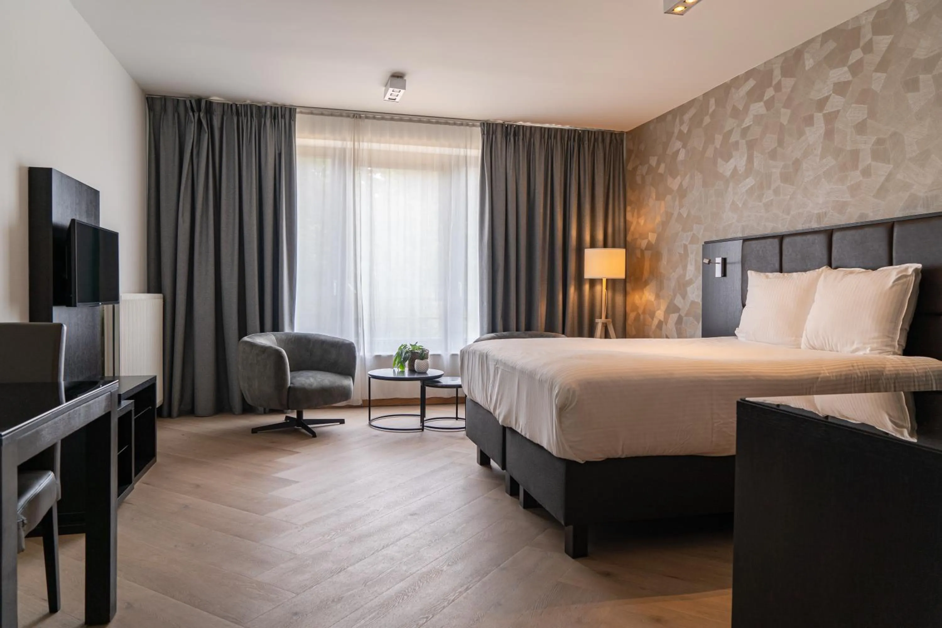 Photo of the whole room, Bed in Diamant Suites Brussels EU
