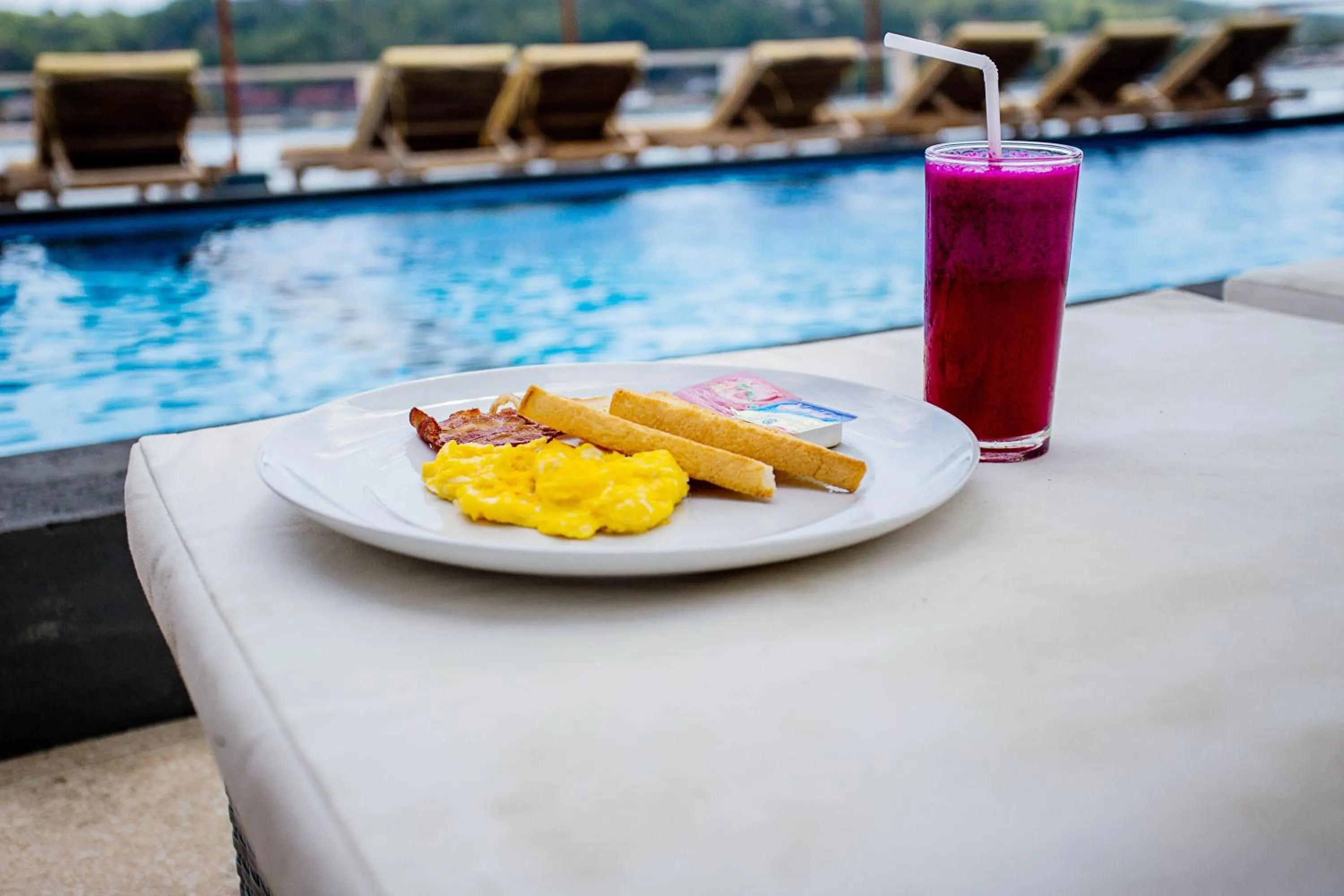 Food and drinks in Rumah Marta Ceningan Island