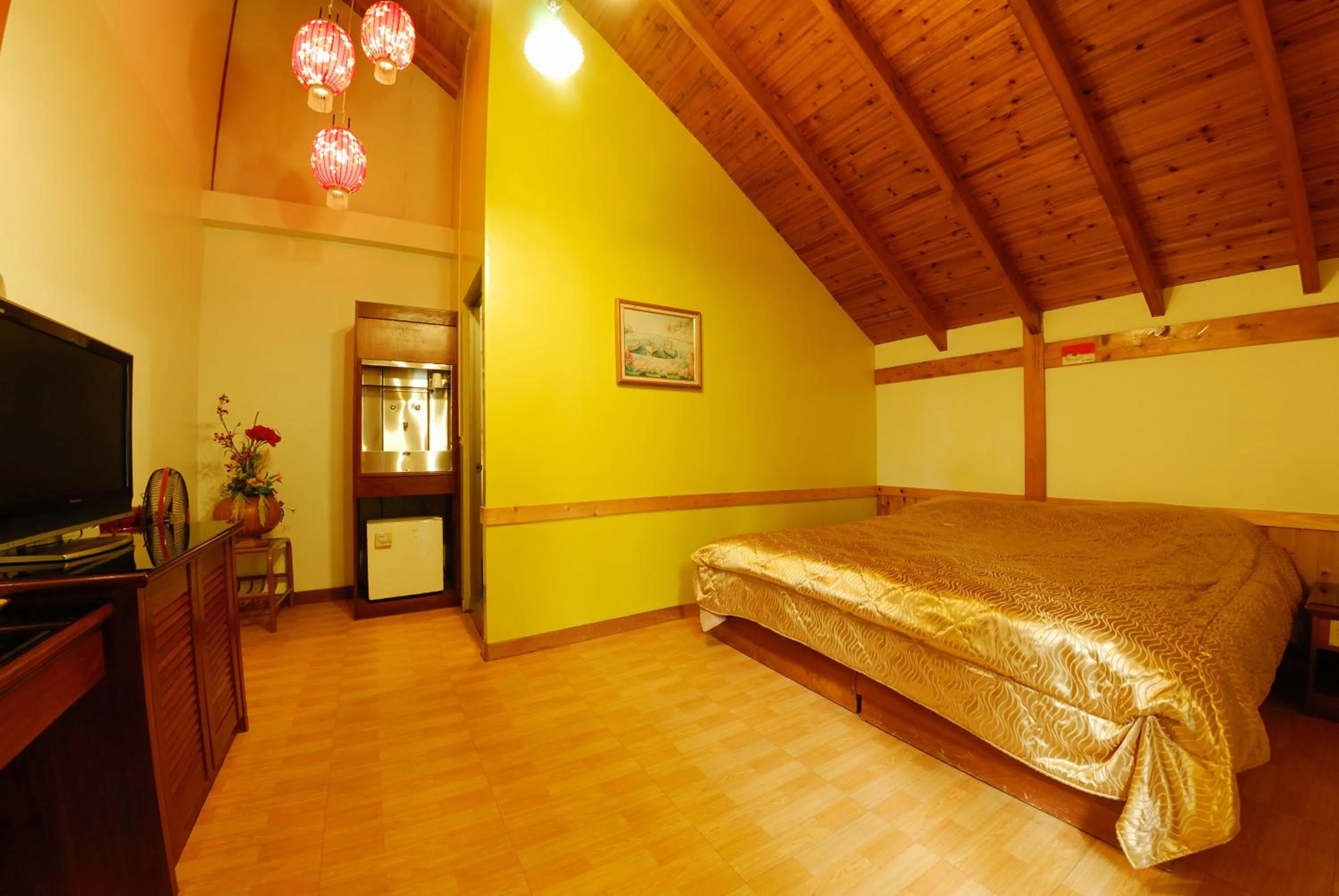 Photo of the whole room, Bed in Shinmingshan Holiday Inn