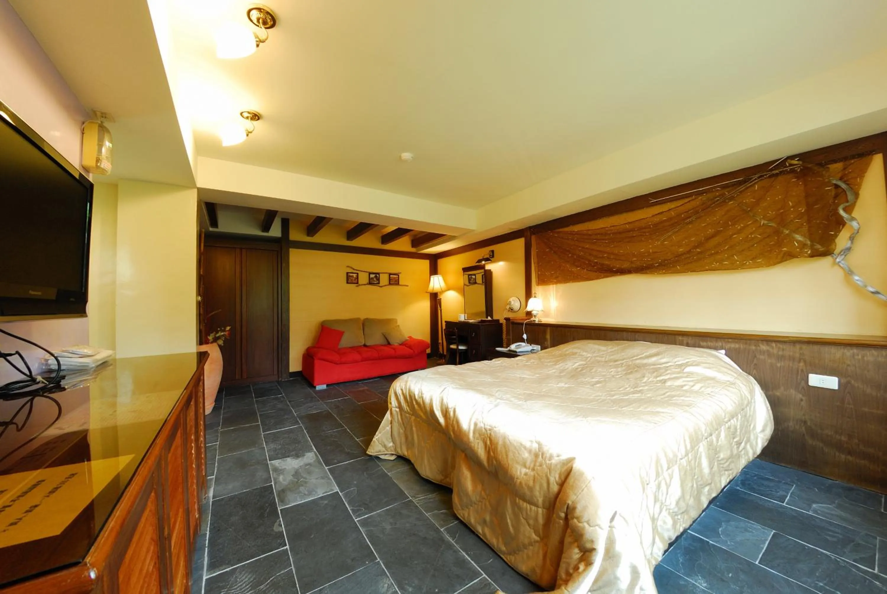 Bed in Shinmingshan Holiday Inn